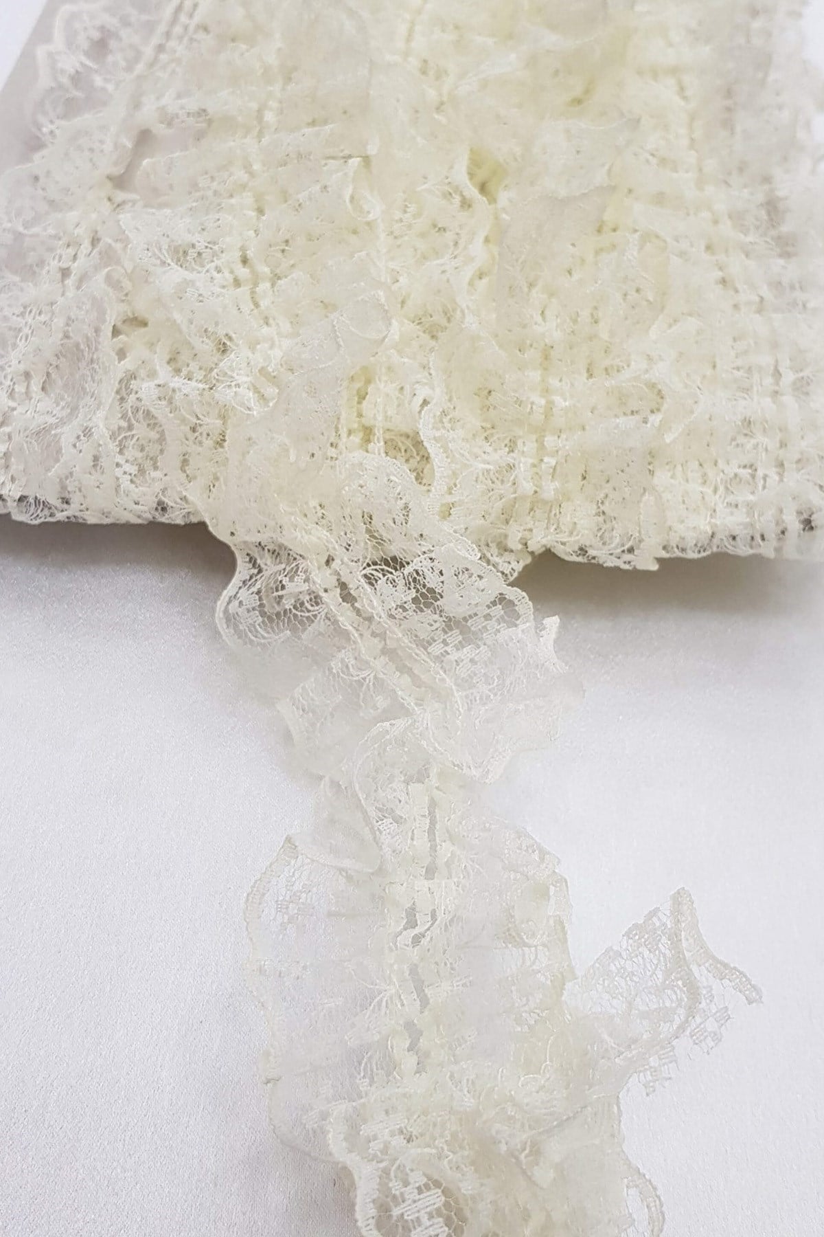   Krem Çift Taraflı Dantel Fırfır 4 cm