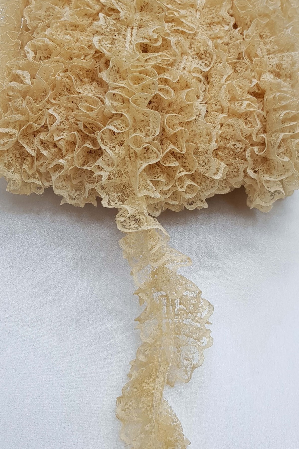 Bal Rengi Çift Taraflı Dantel Fırfır 4 cm