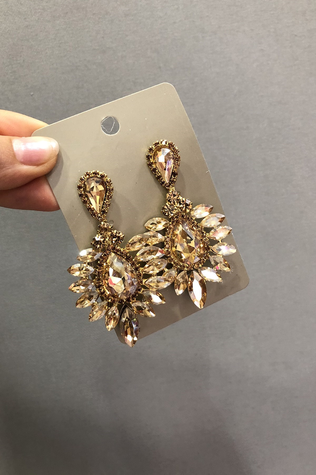 Bal Rengi Sarı Kristal Cam Oval Taşlı Koyu Gri Küpe
