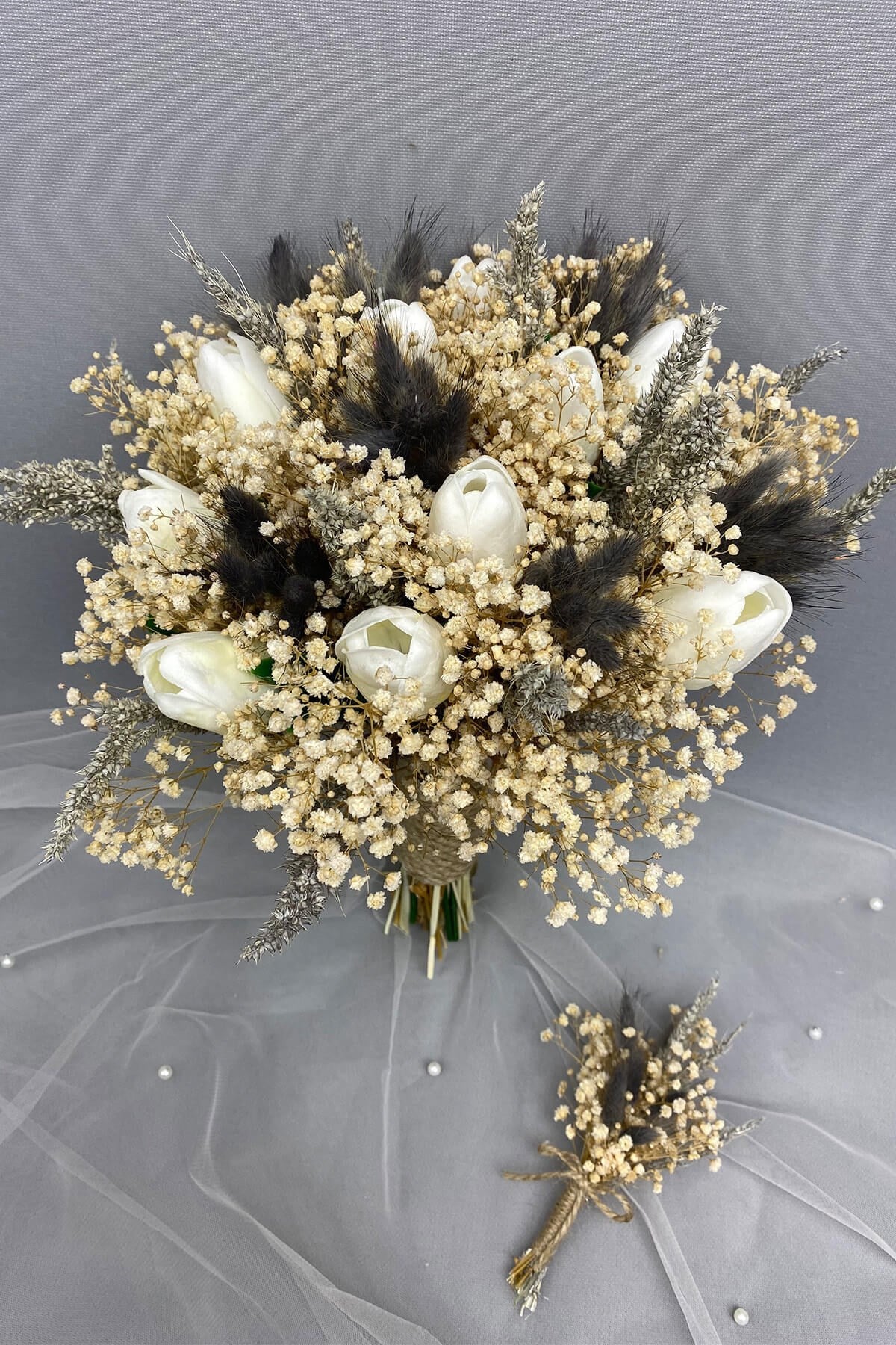 Beyaz  Islak Laleli Gelin Buketi ve Damat Çiçeği Seti