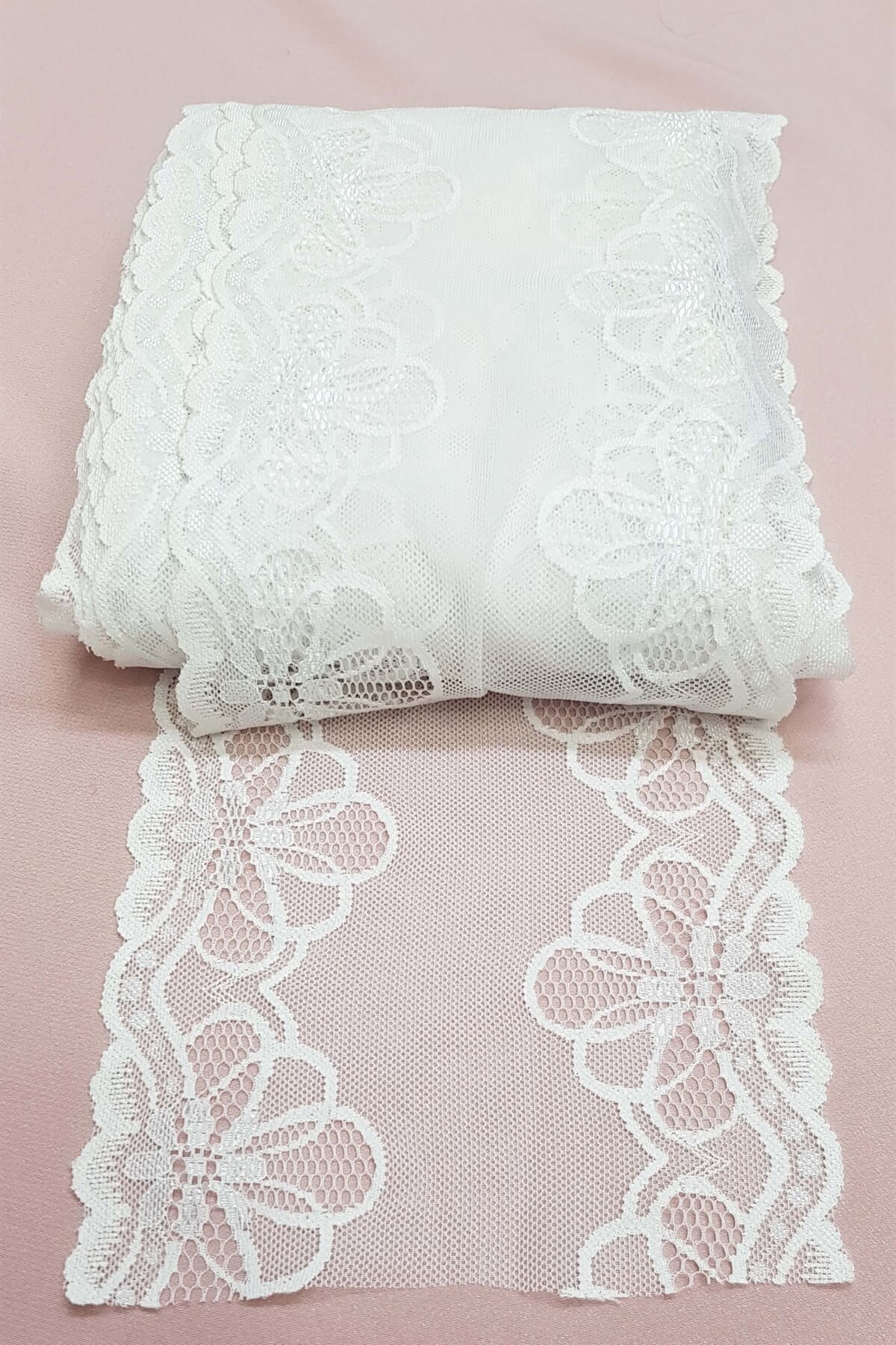 Beyaz Esnek Likralı Şerit Dantel