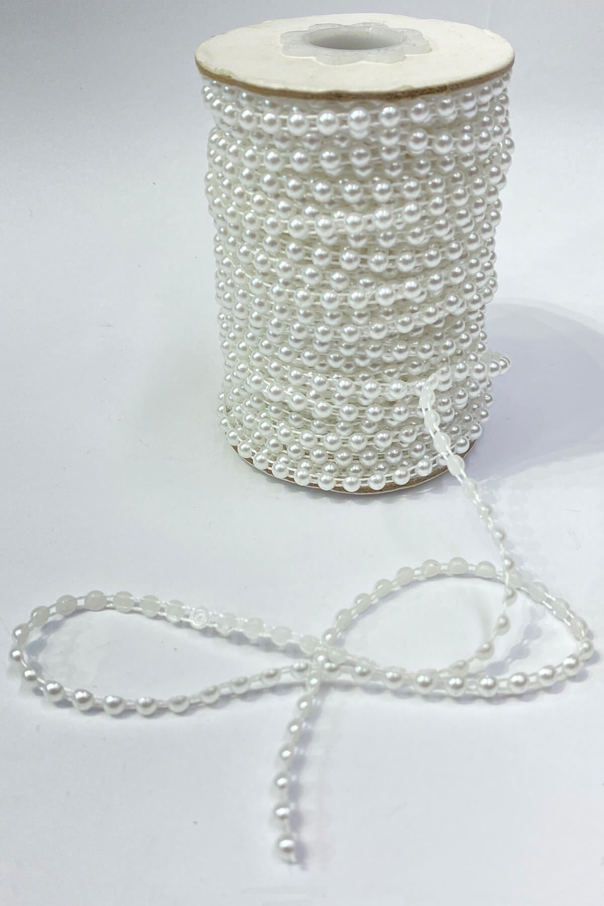 Beyaz Plastik Şerit Yarım İnci 4 mm 10 mt