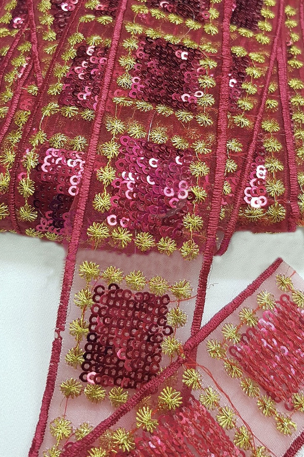 Bordo Gold İşlemeli Pul Şerit 4 cm
