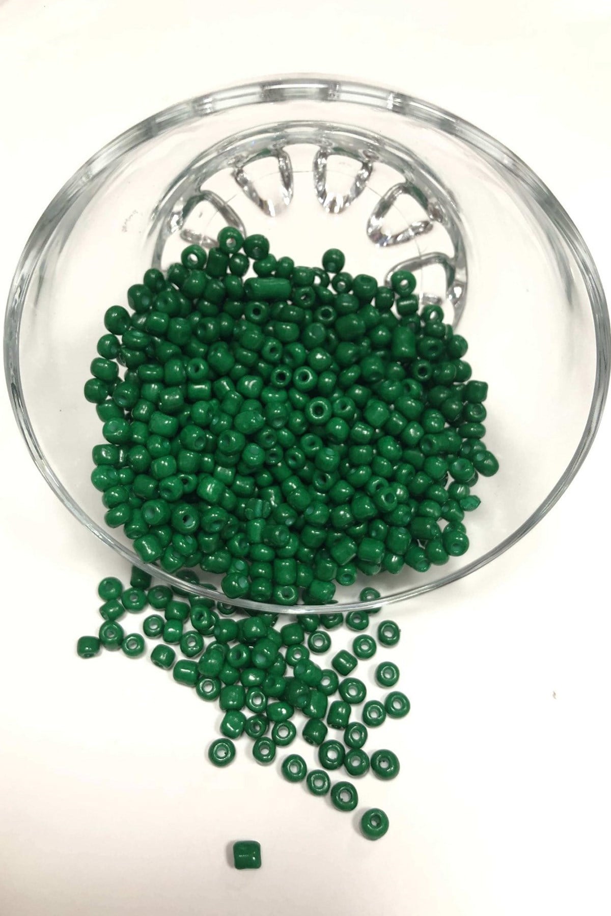 Çimen Yeşili Kum Boncuk Orta Boy 4 mm 50 gr