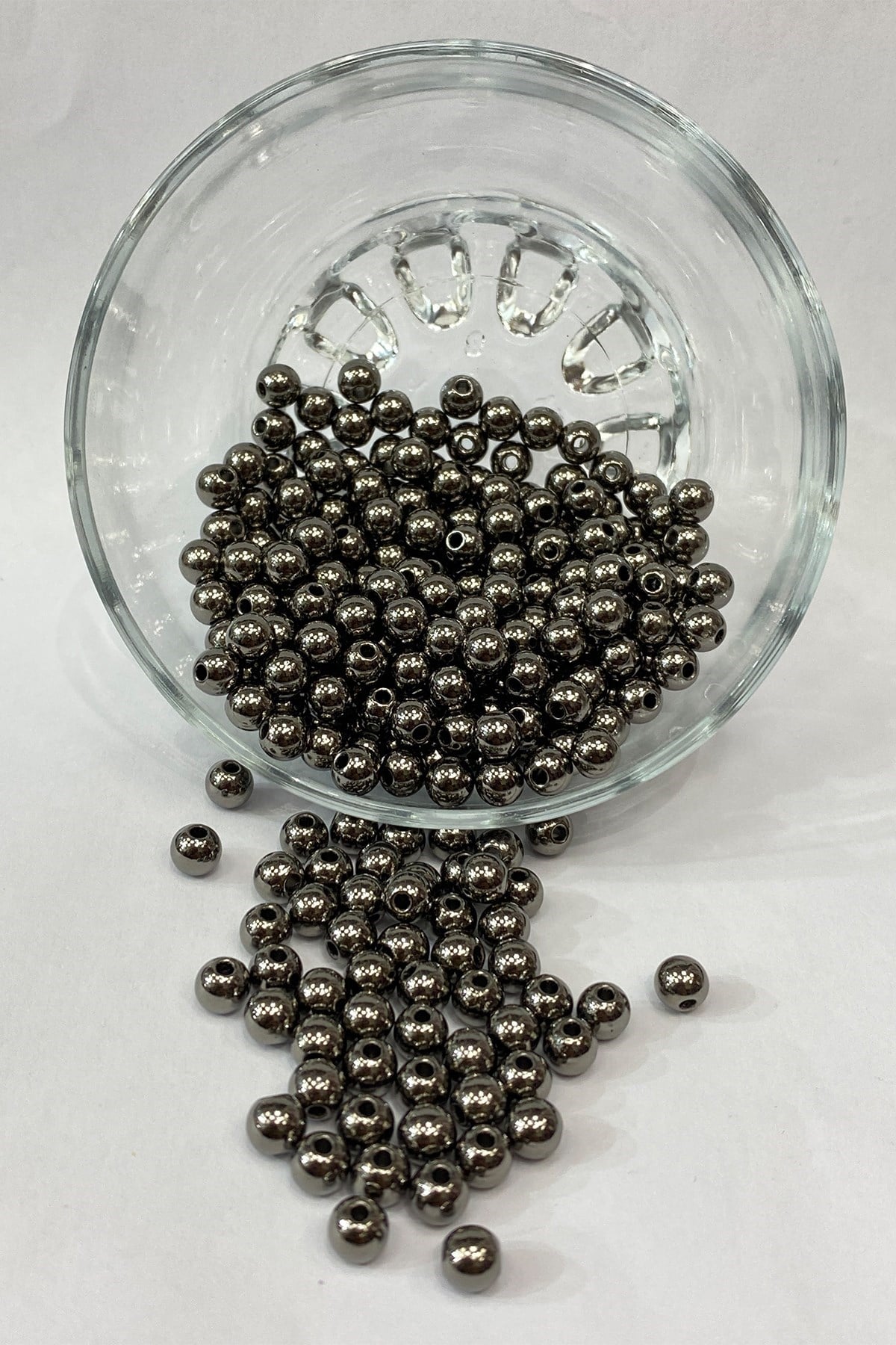 Füme Parlak Plastik Boncuk 50 gr