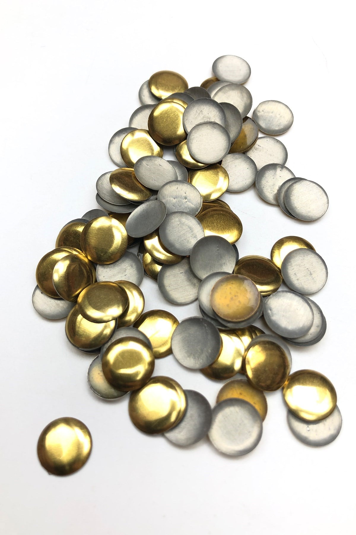 Gold Renk Ütüyle Yapışan Yuvarlak Metal