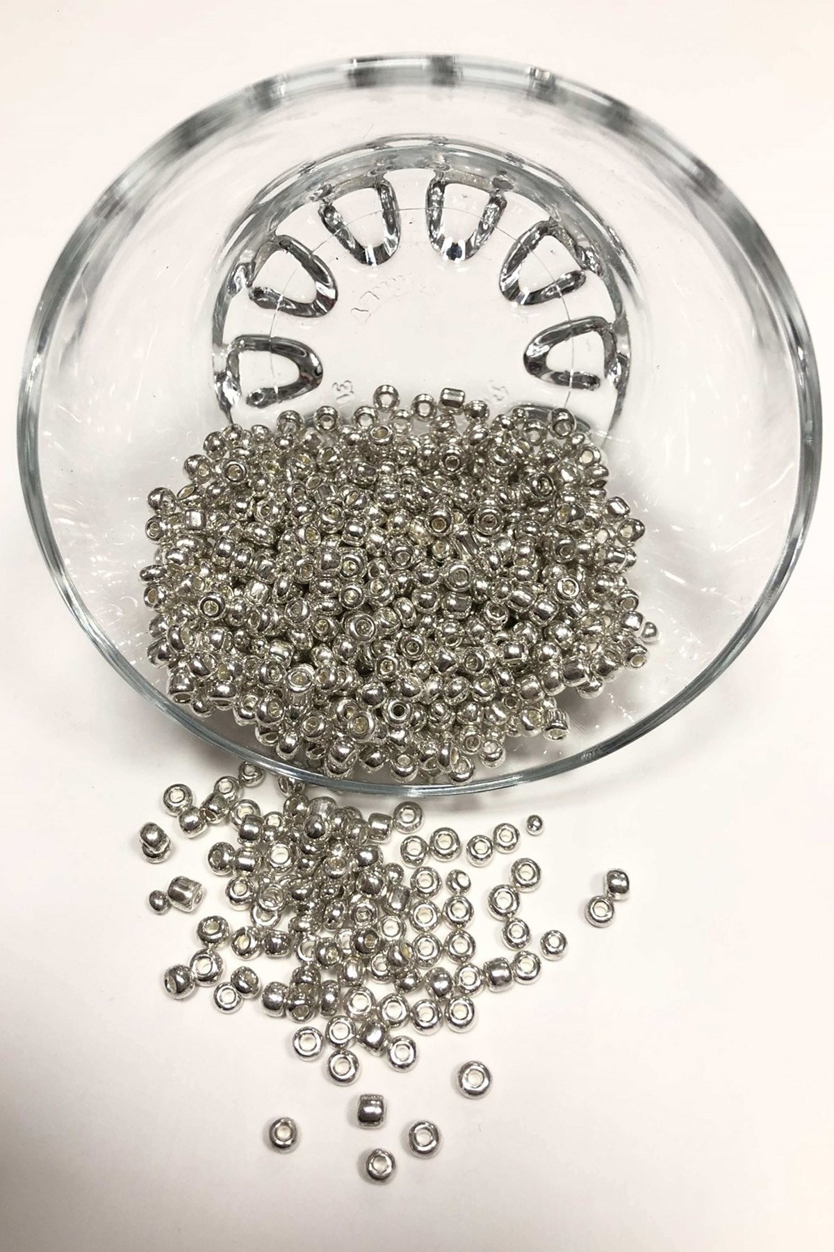 Kaplama Gümüş Parlak Kum Boncuk Orta Boy 4 mm 50 gr
