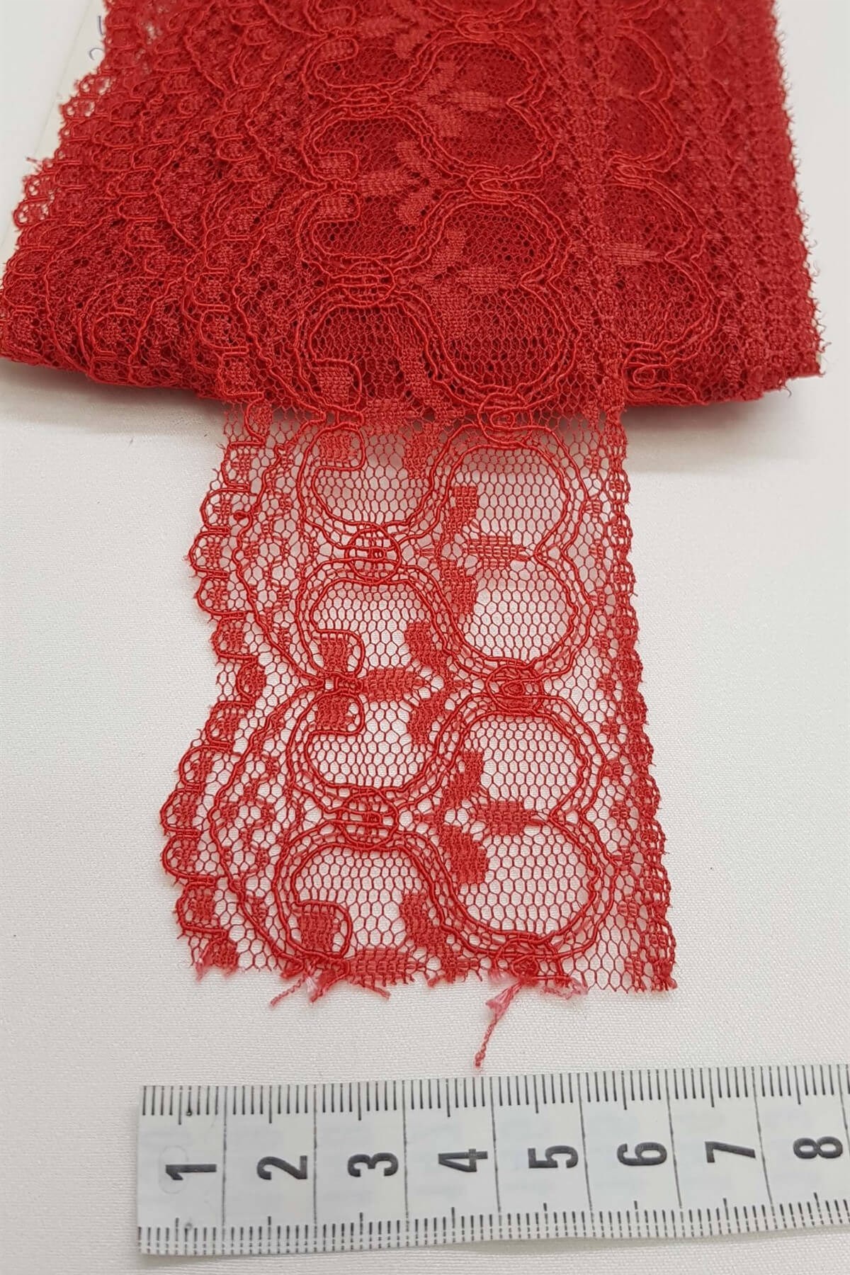 Kırmızı Kolalı Kuğu Dantel