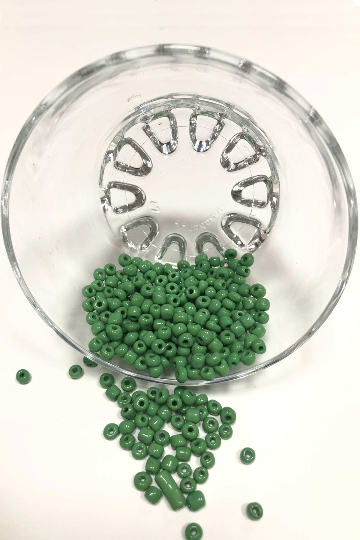Koyu Mint Yeşili Kum Boncuk Orta Boy 4 mm 50 gr