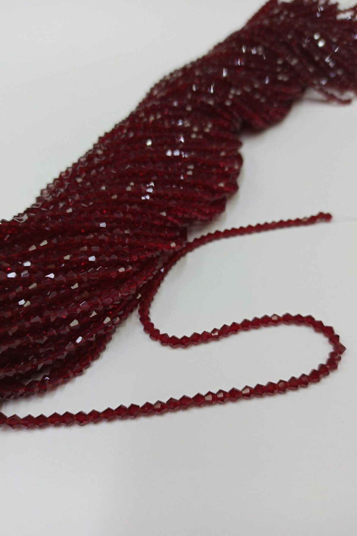 Kristal Boncuk Bordo Piramit 4 mm
