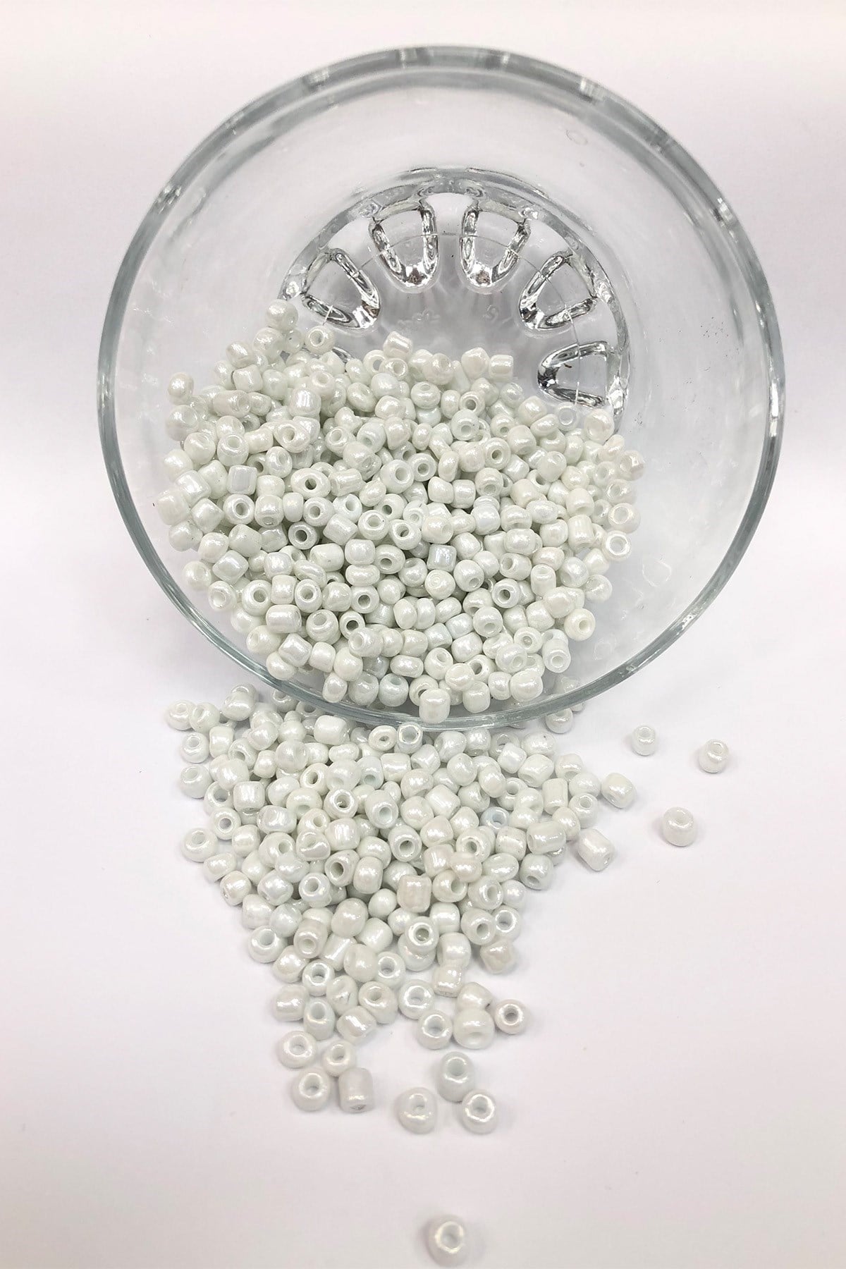 Parlak Beyaz Kum Boncuk 4 mm 50 gr