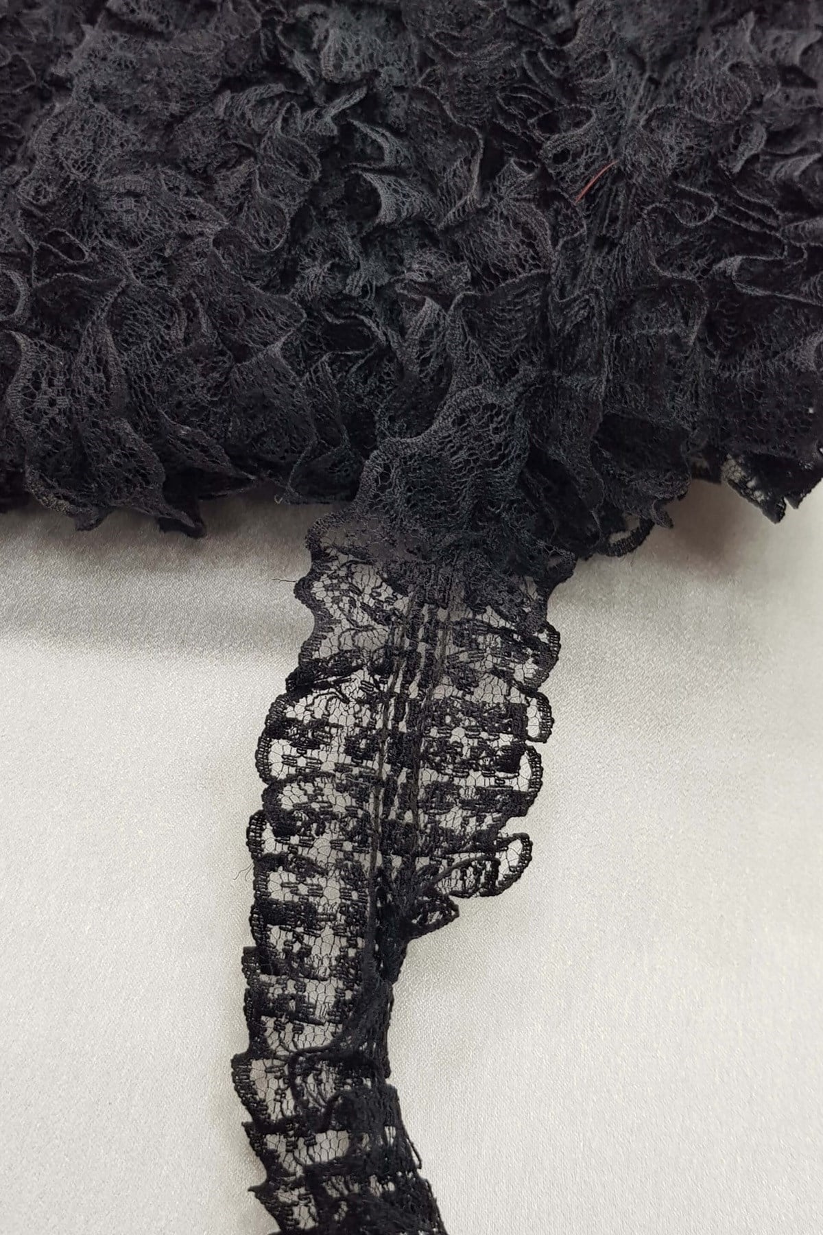 Siyah Çift Taraflı Dantel Fırfır 4 cm