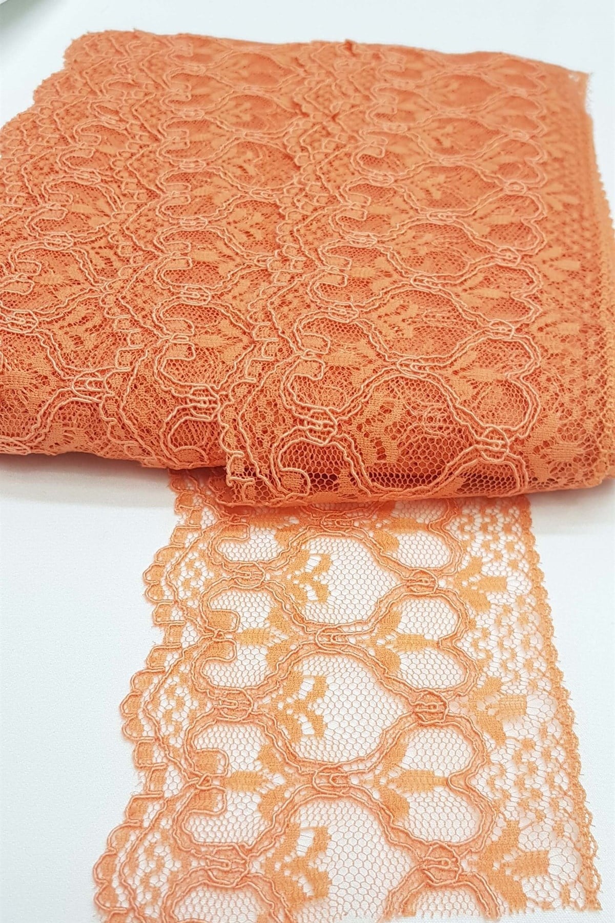 Turuncu Kolalı Kuğu Dantel