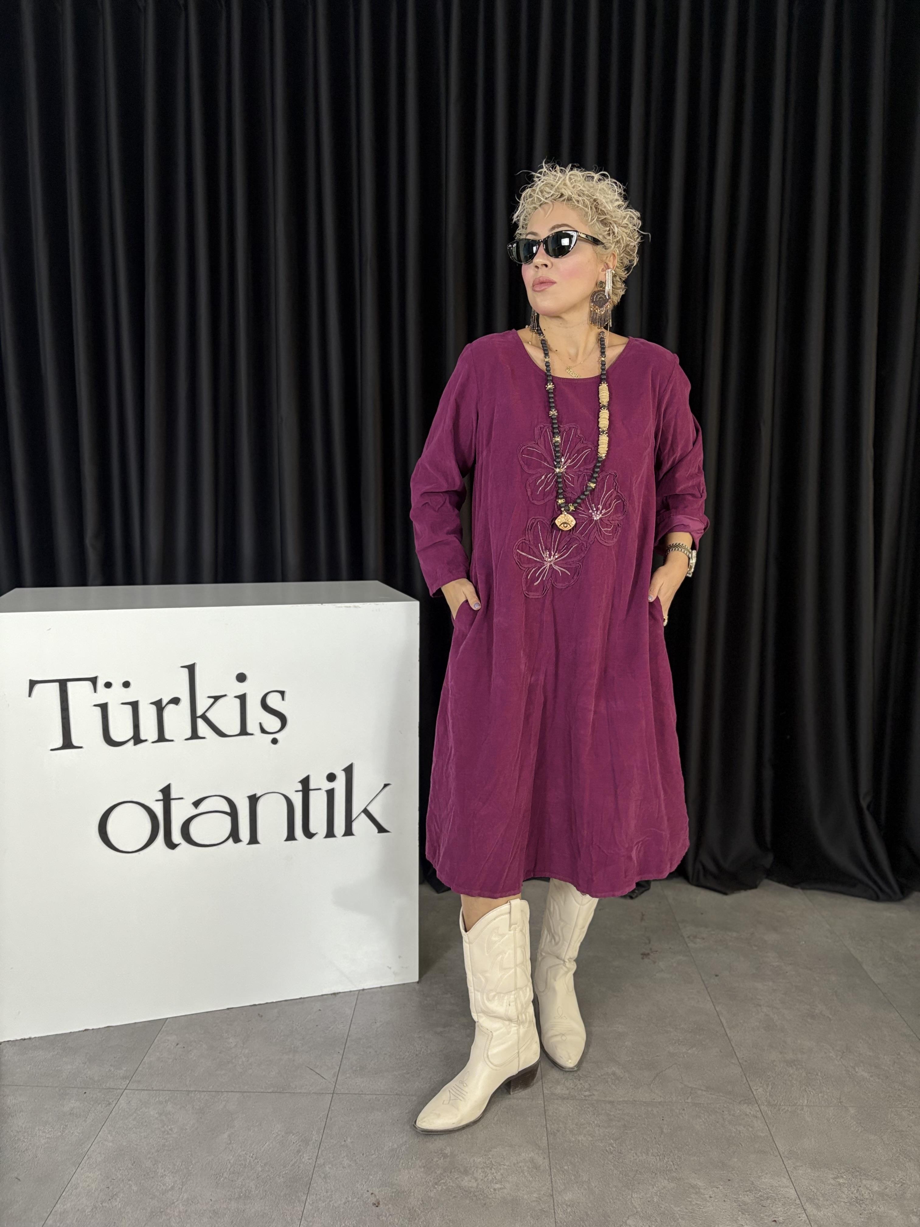 Çiçek Detaylı İtalyan Mor Kadife Elbise