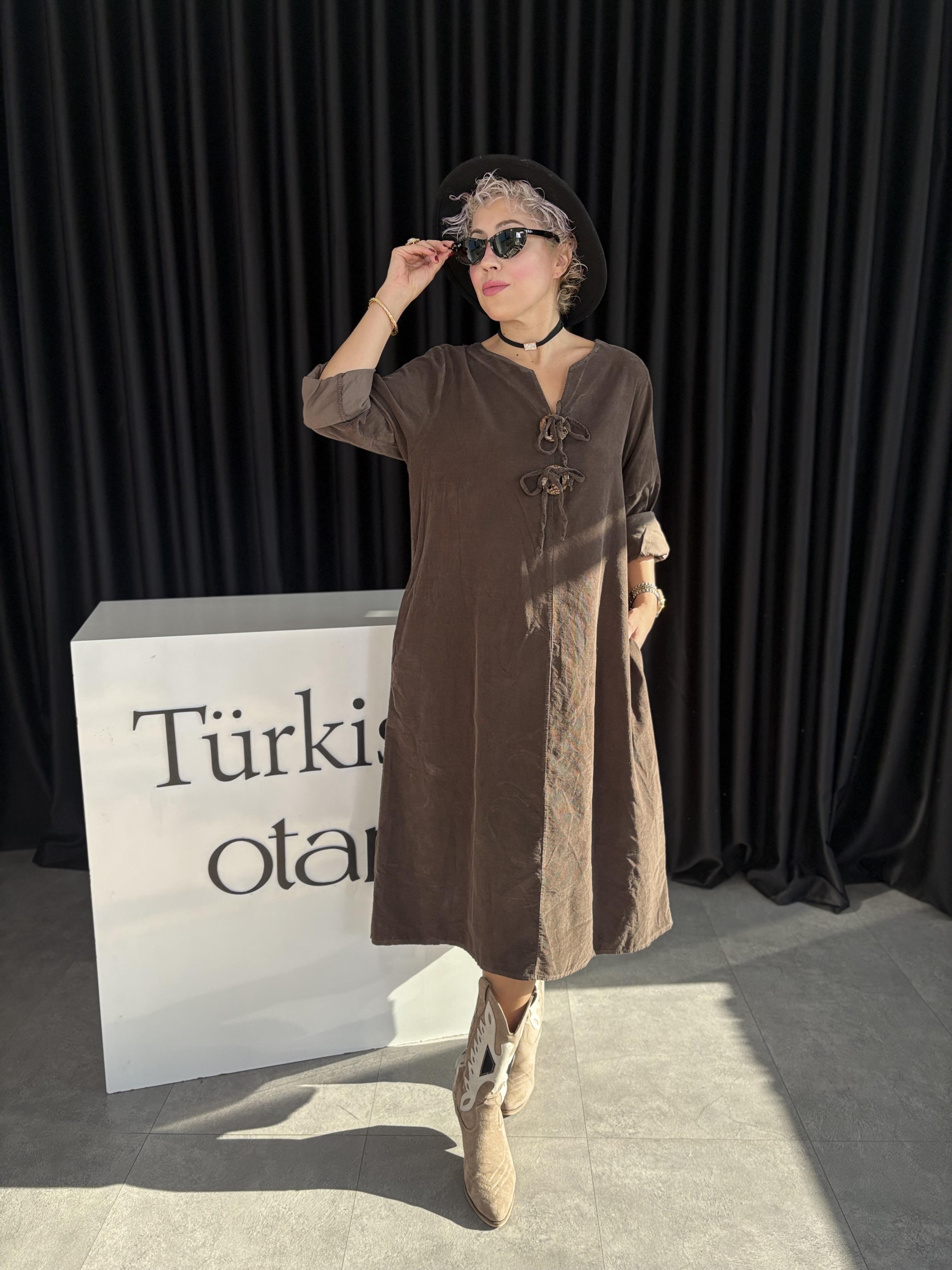 Düğme Detaylı İtalyan Kahve Kadife Elbise