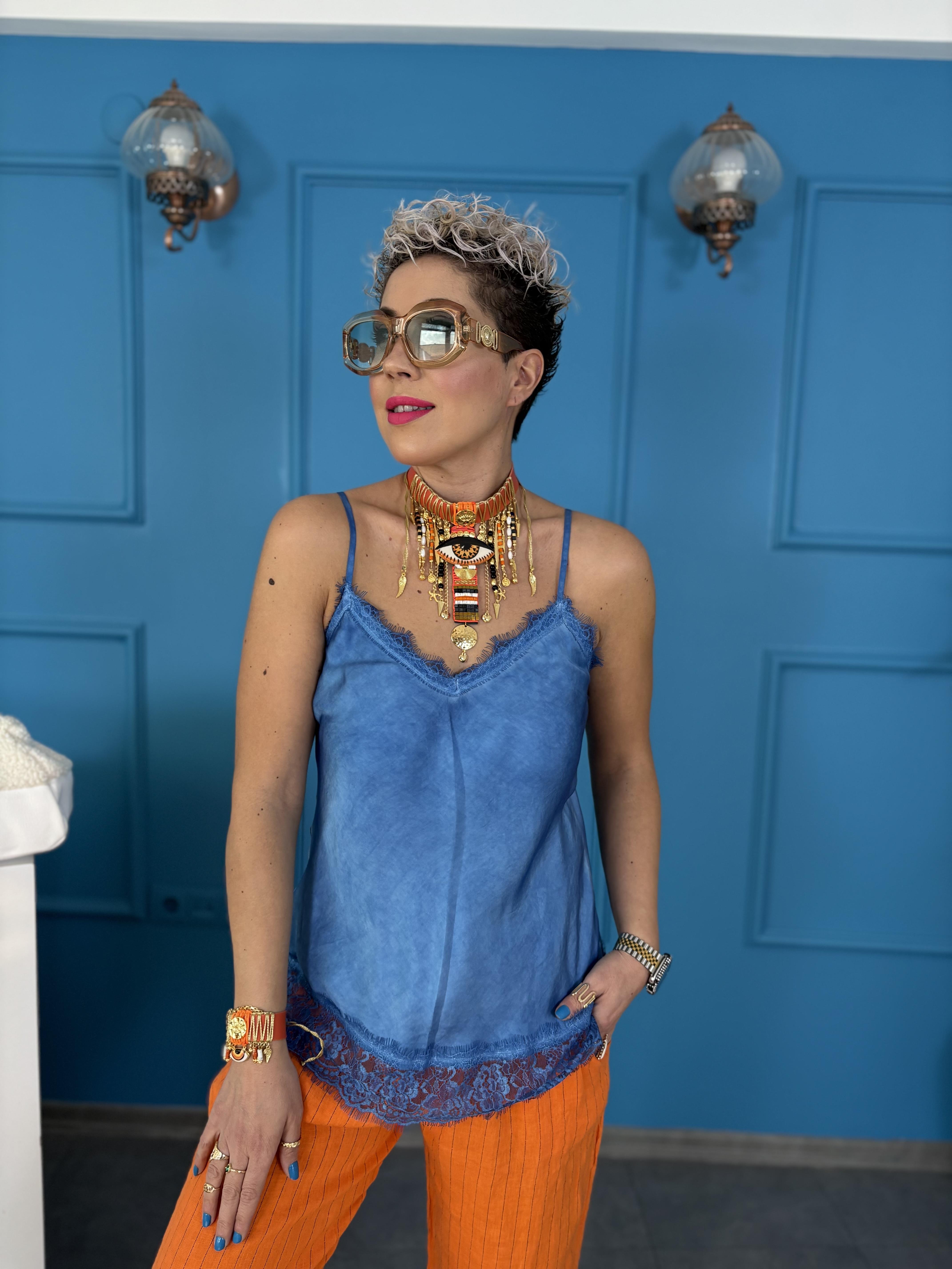 İtalyan Askılı Dantelli Mavi İpek Bluz