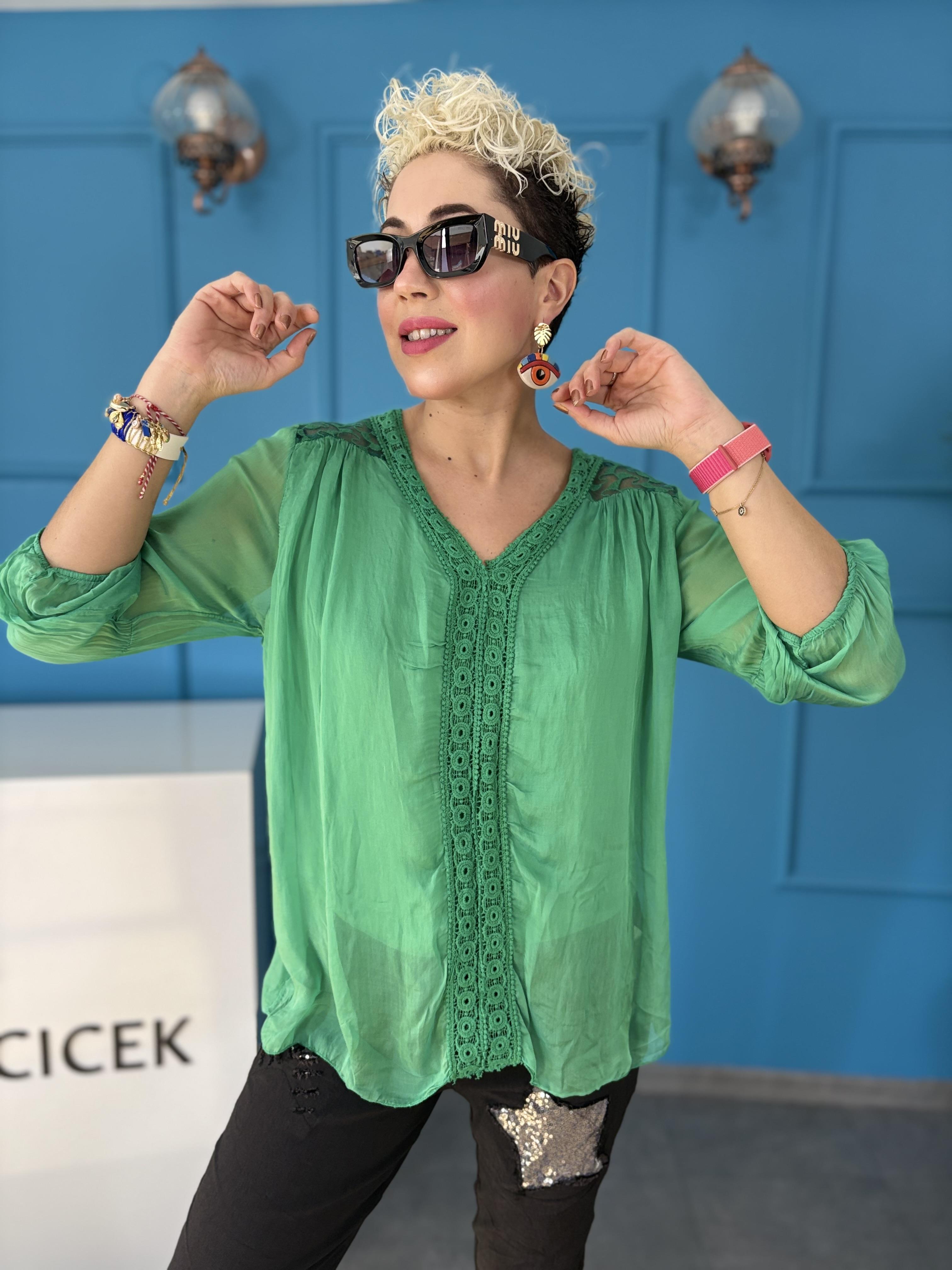 İtalyan Güpürlü Yeşil İpek Bluz