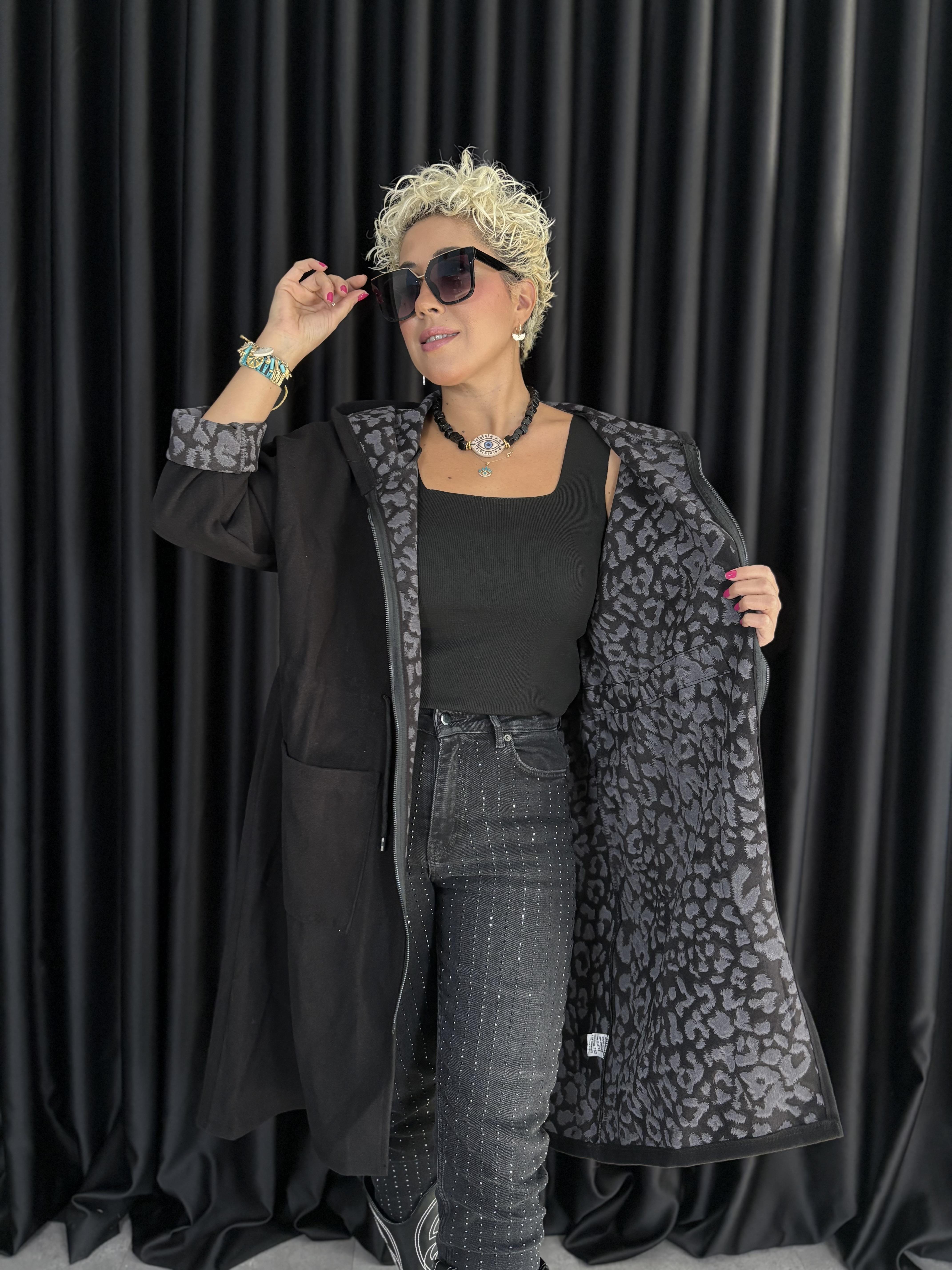 İtalyan İç Kısmı Leopar Detaylı Siyah Kaşe Ceket