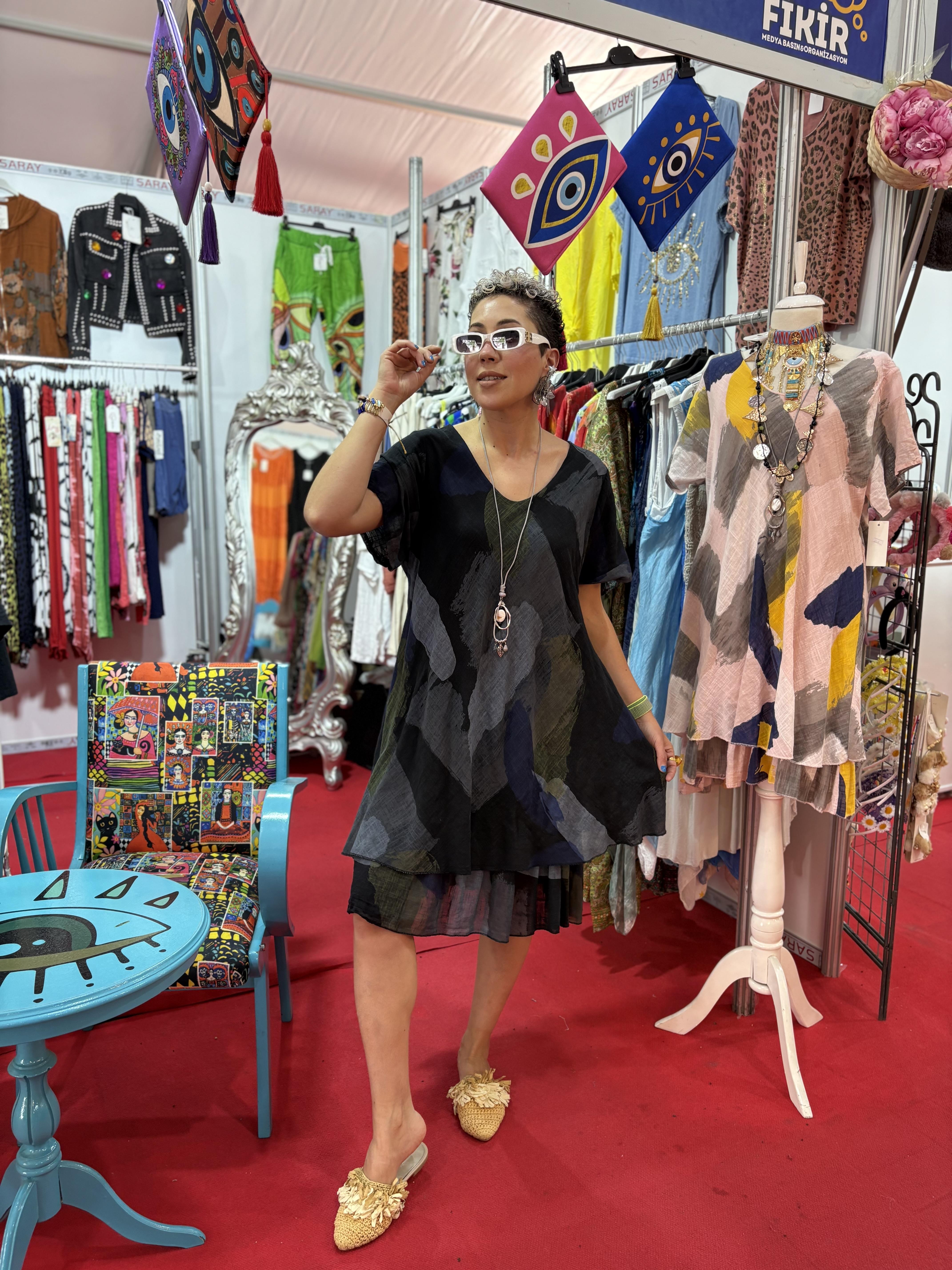 İtalyan Kolyeli Siyah Keten Elbise