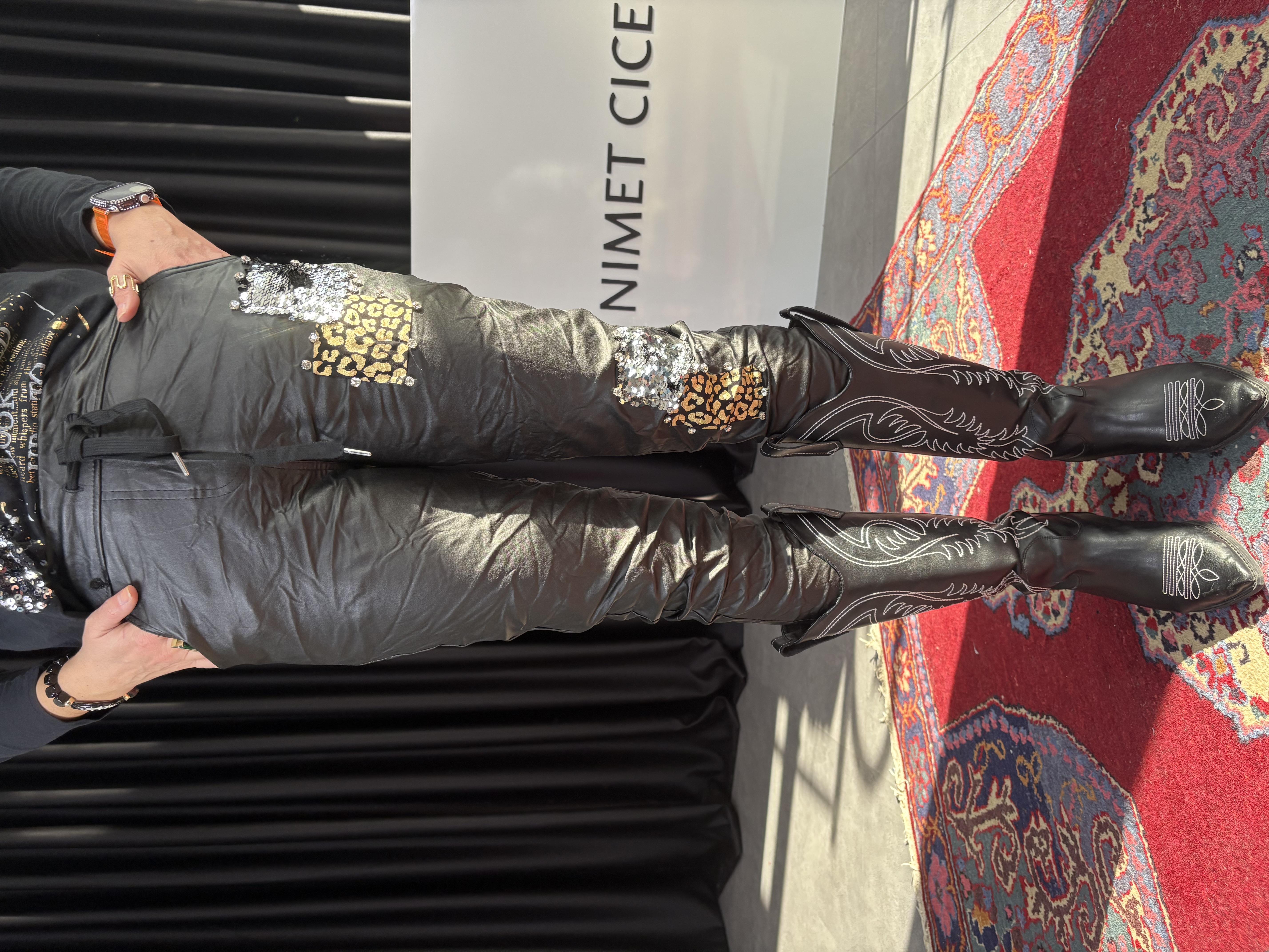 İtalyan Payet ve Taş Detaylı Siyah Deri Pantolon