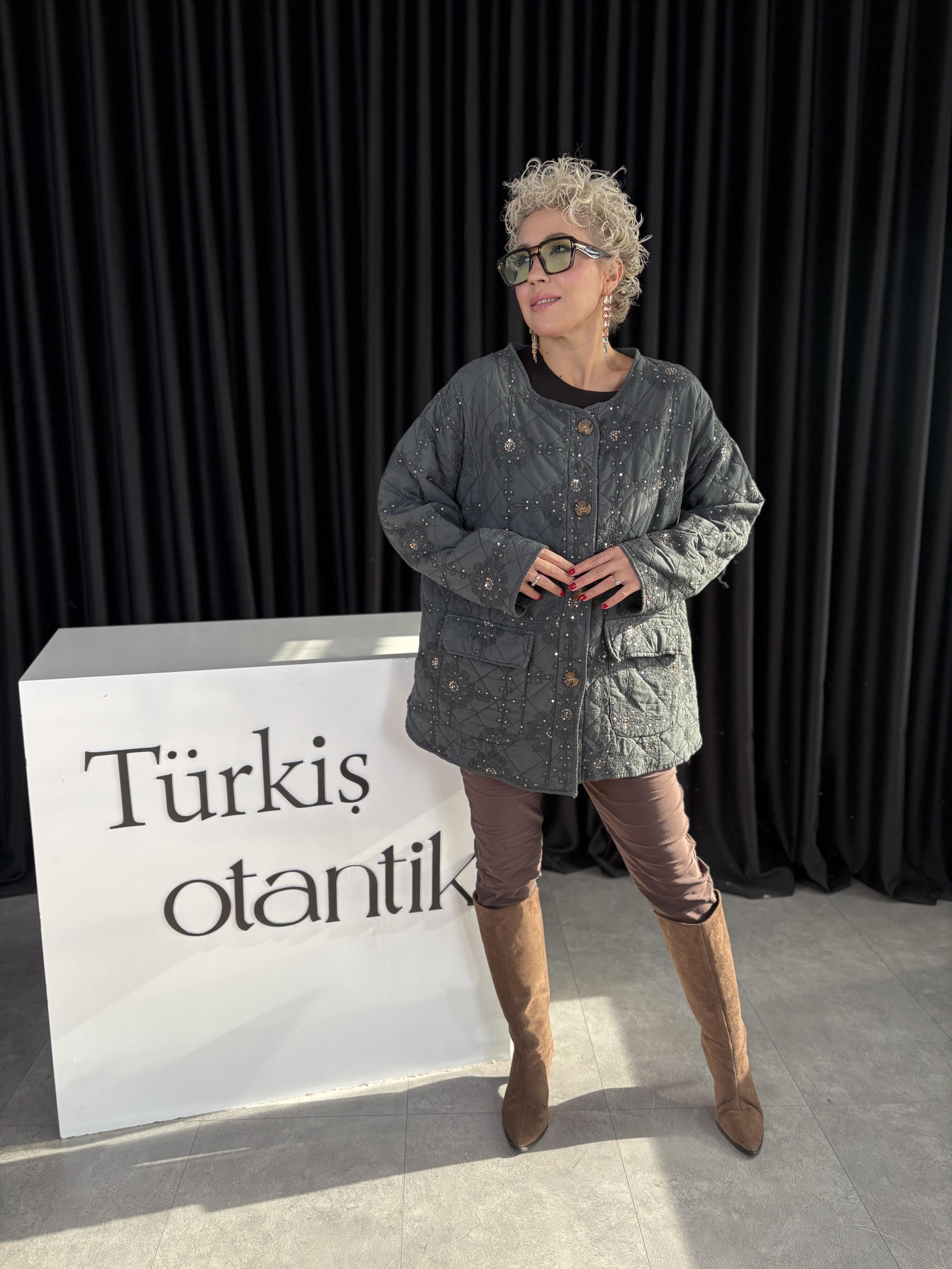 İtalyan Payetli Antrasit Kapitone Ceket