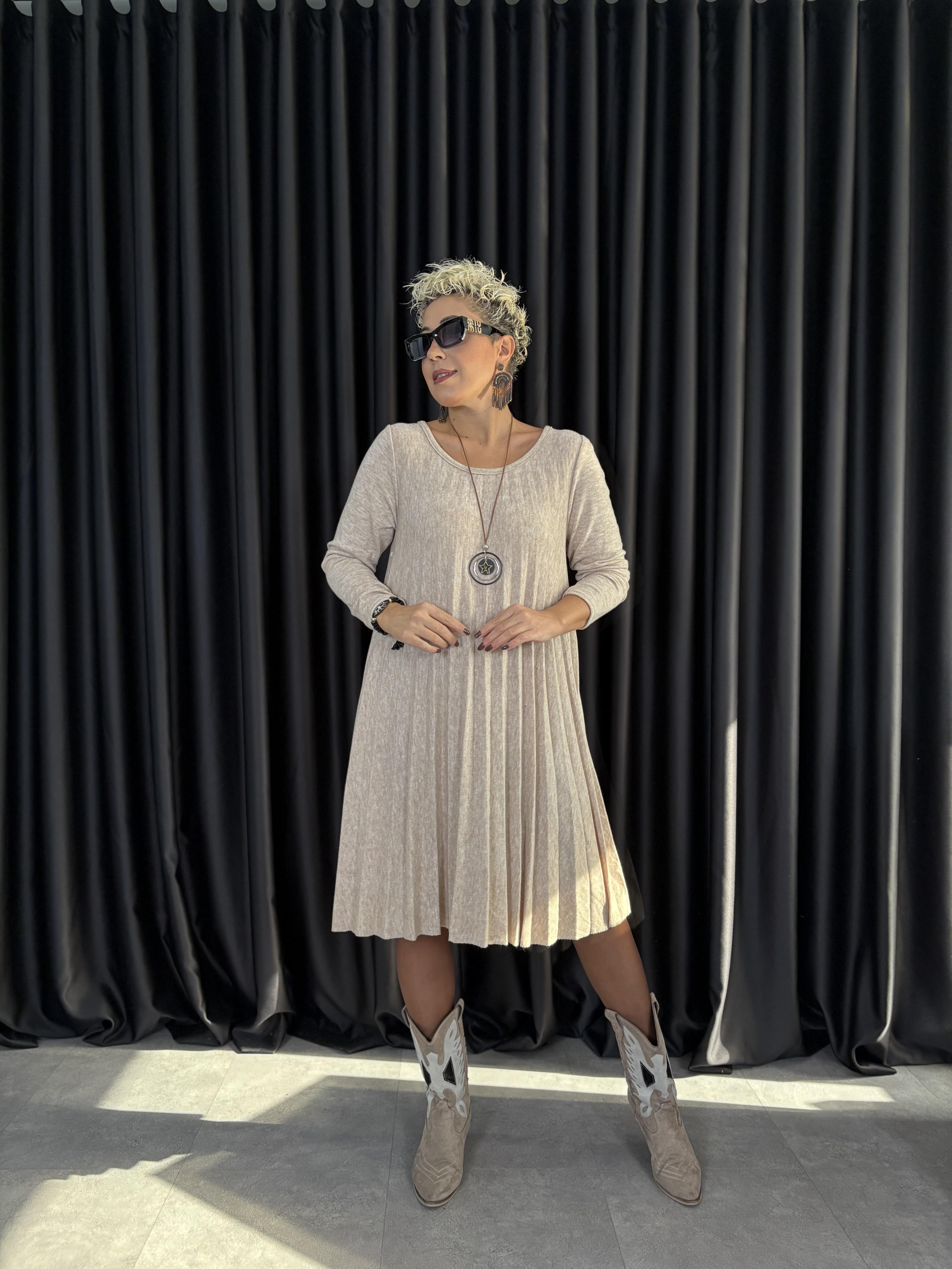 İtalyan Pileli Krem Kolyeli Triko Elbise