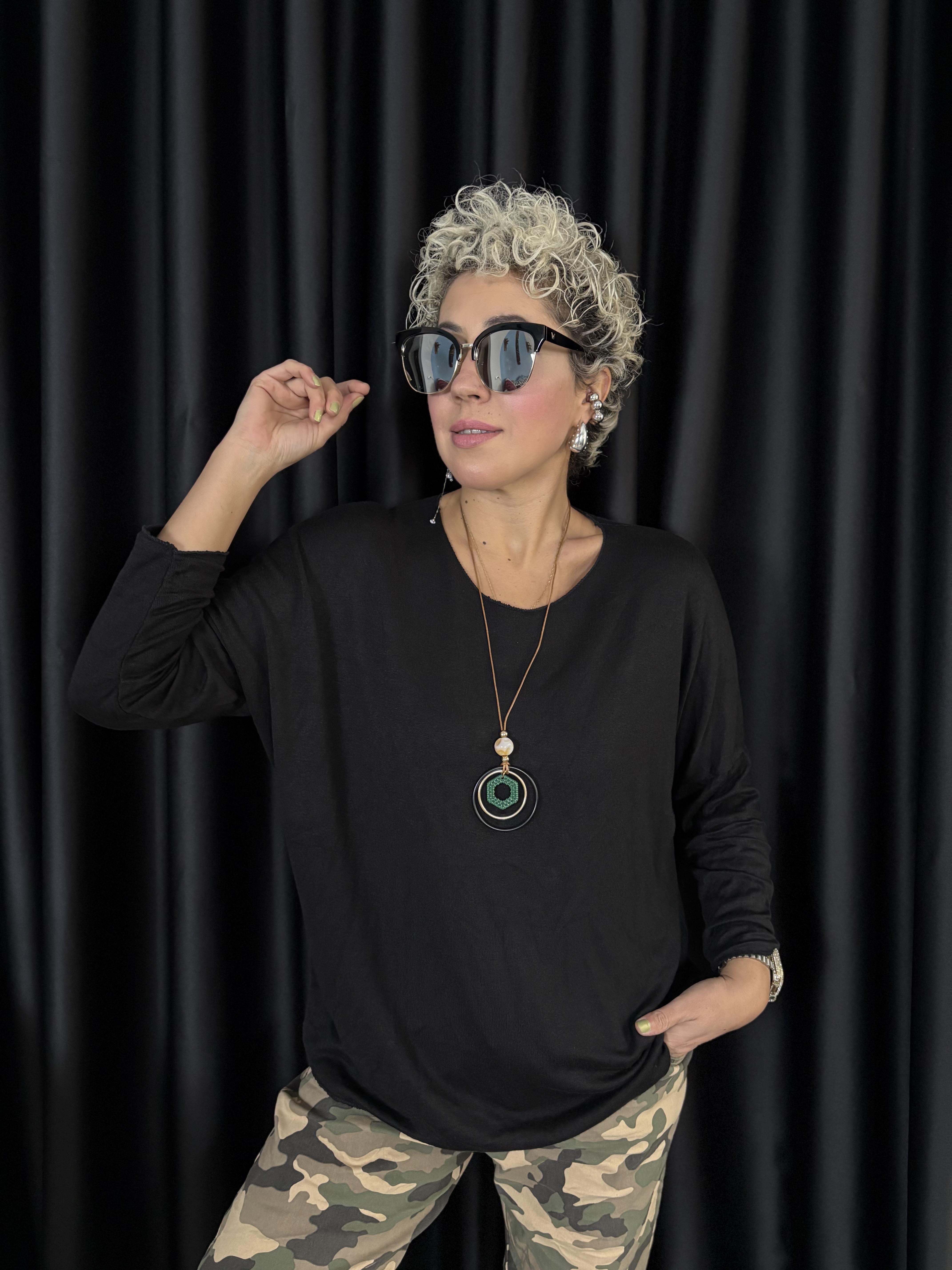 Kolyeli Siyah İtalyan Bluz