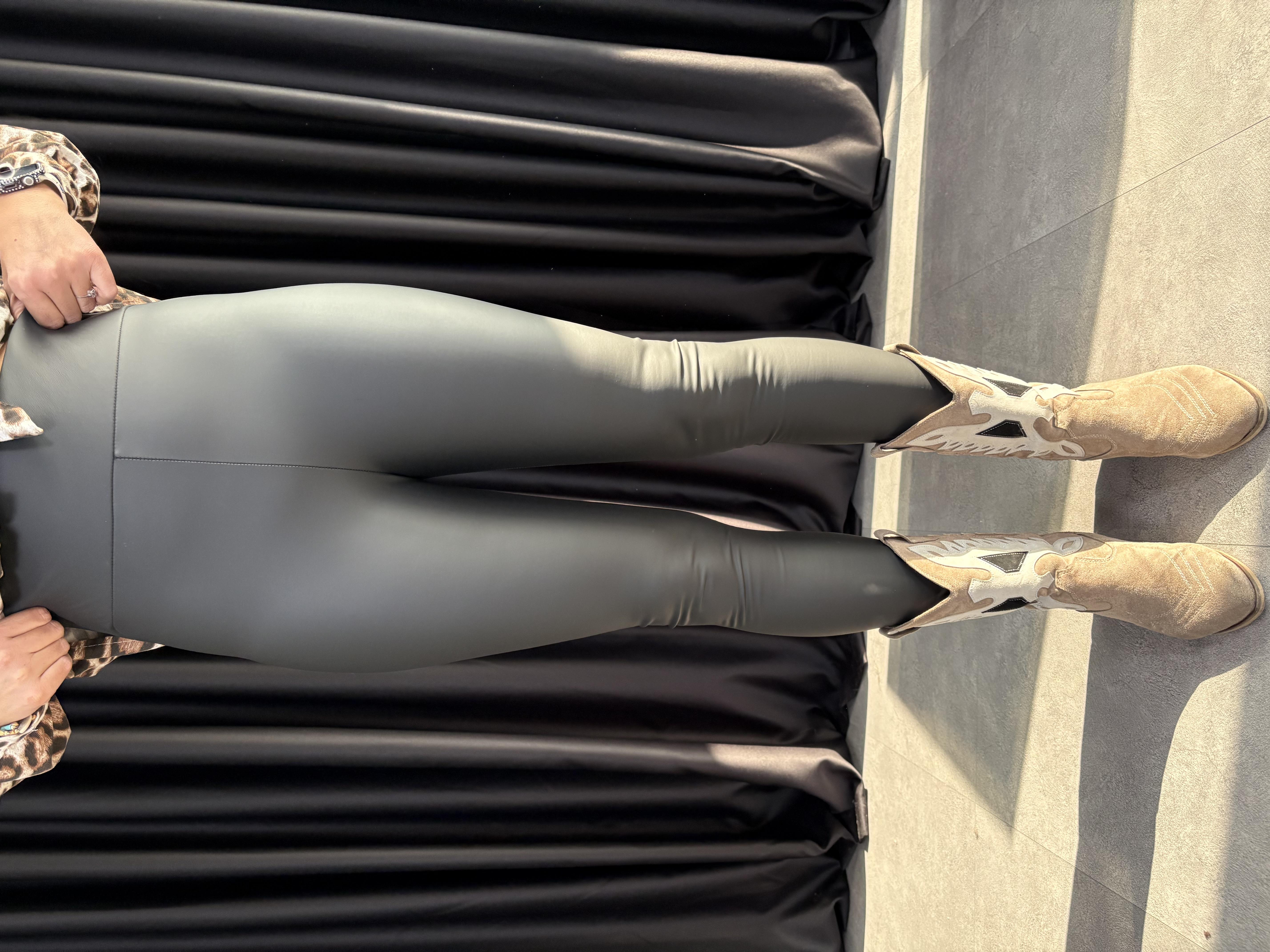 Korsa Detaylı Siyah Mat Deri