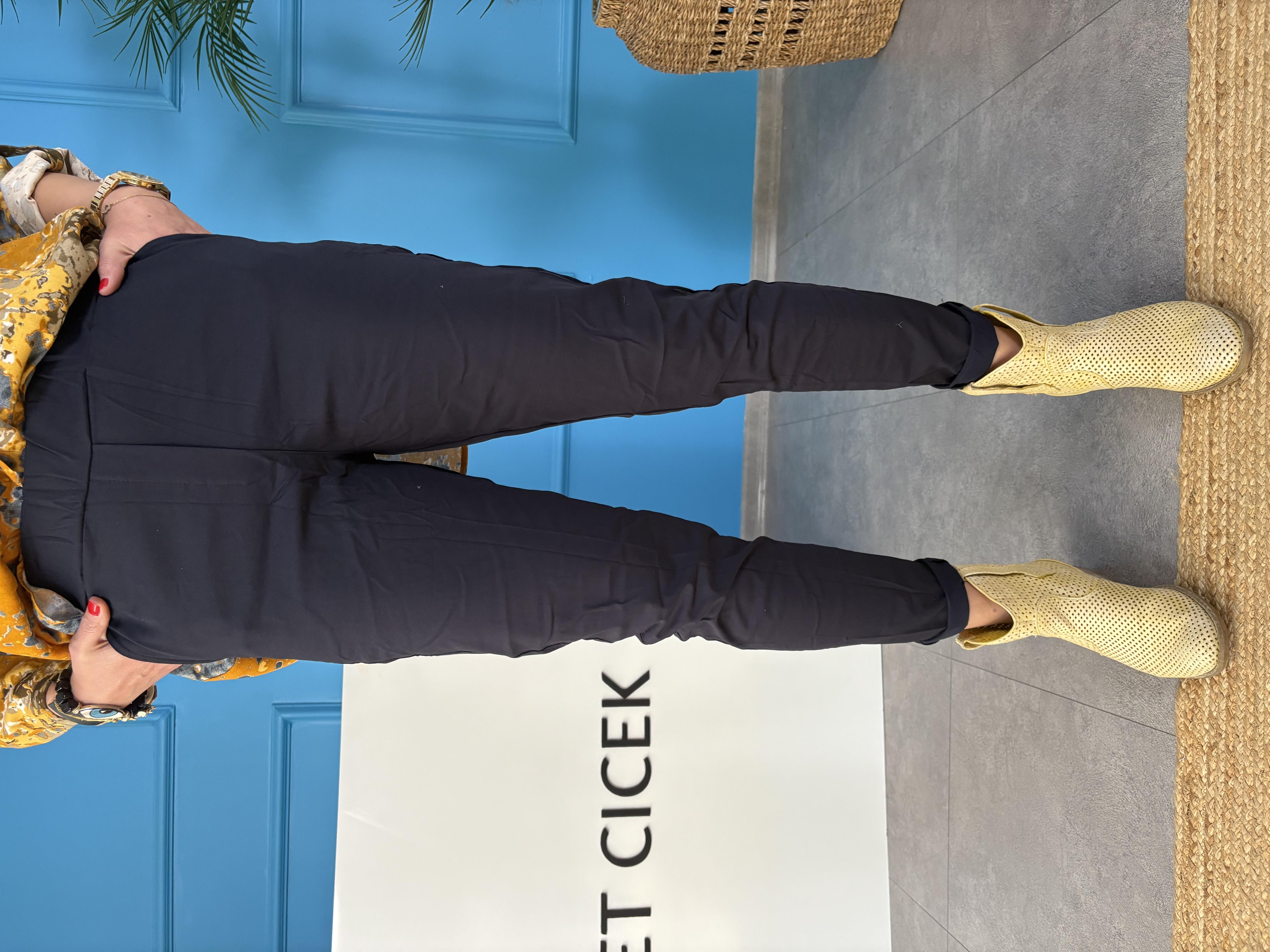 Lacivert Sihirli Pantolon