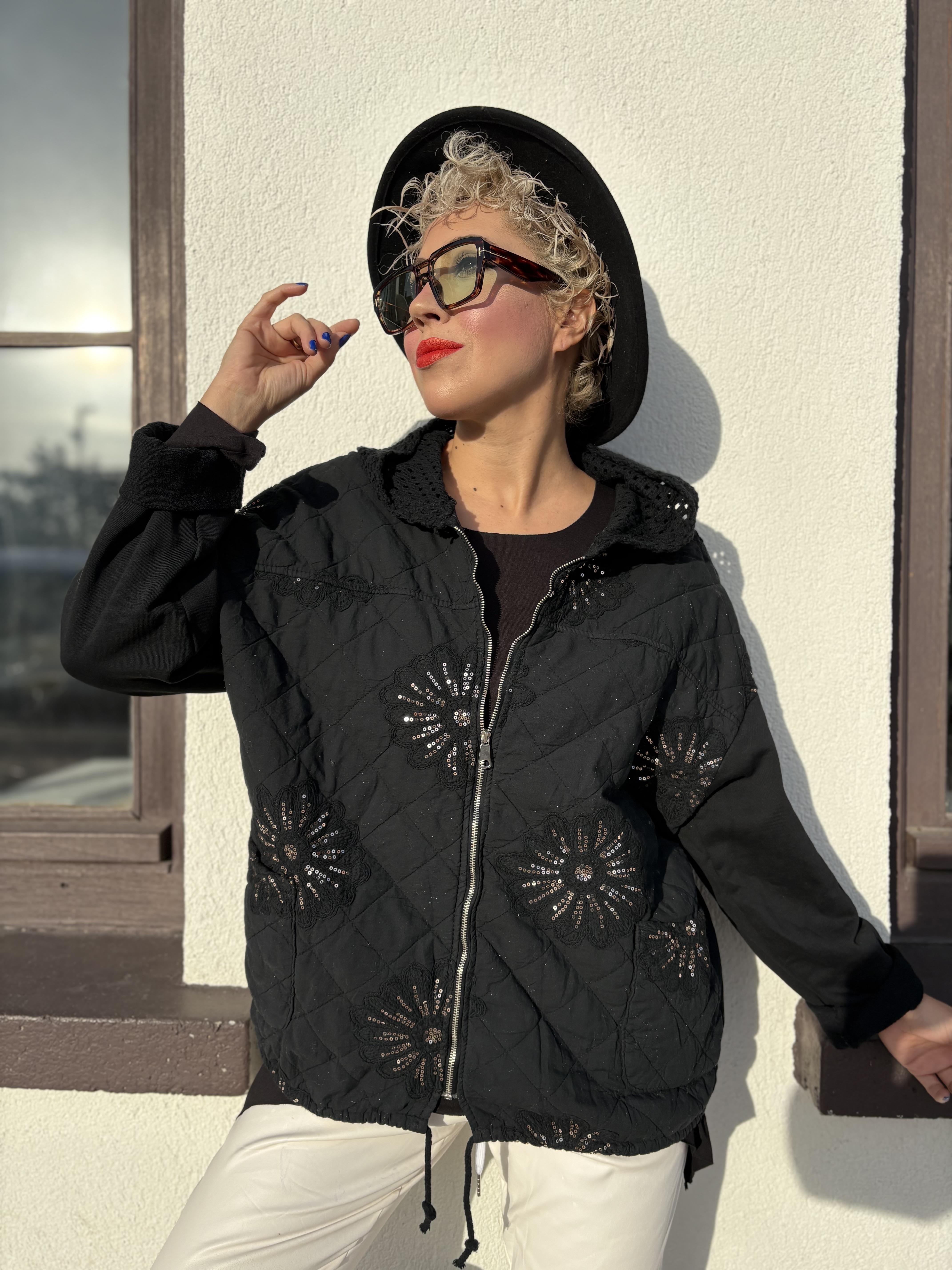 Payet İşlemeli İtalyan Siyah Kapitone Ceket