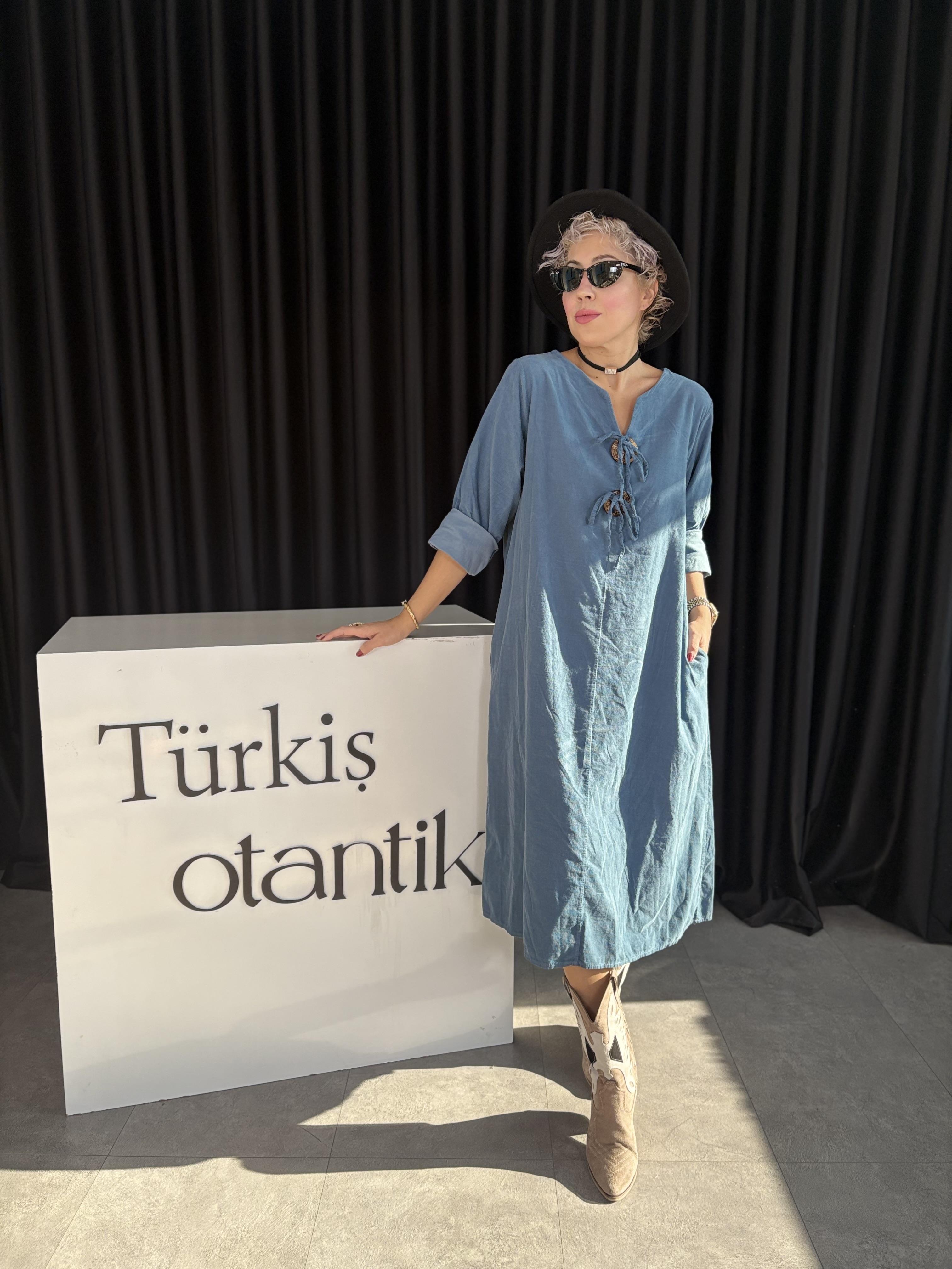 Düğme Detaylı İtalyan Mavi Kadife Elbise