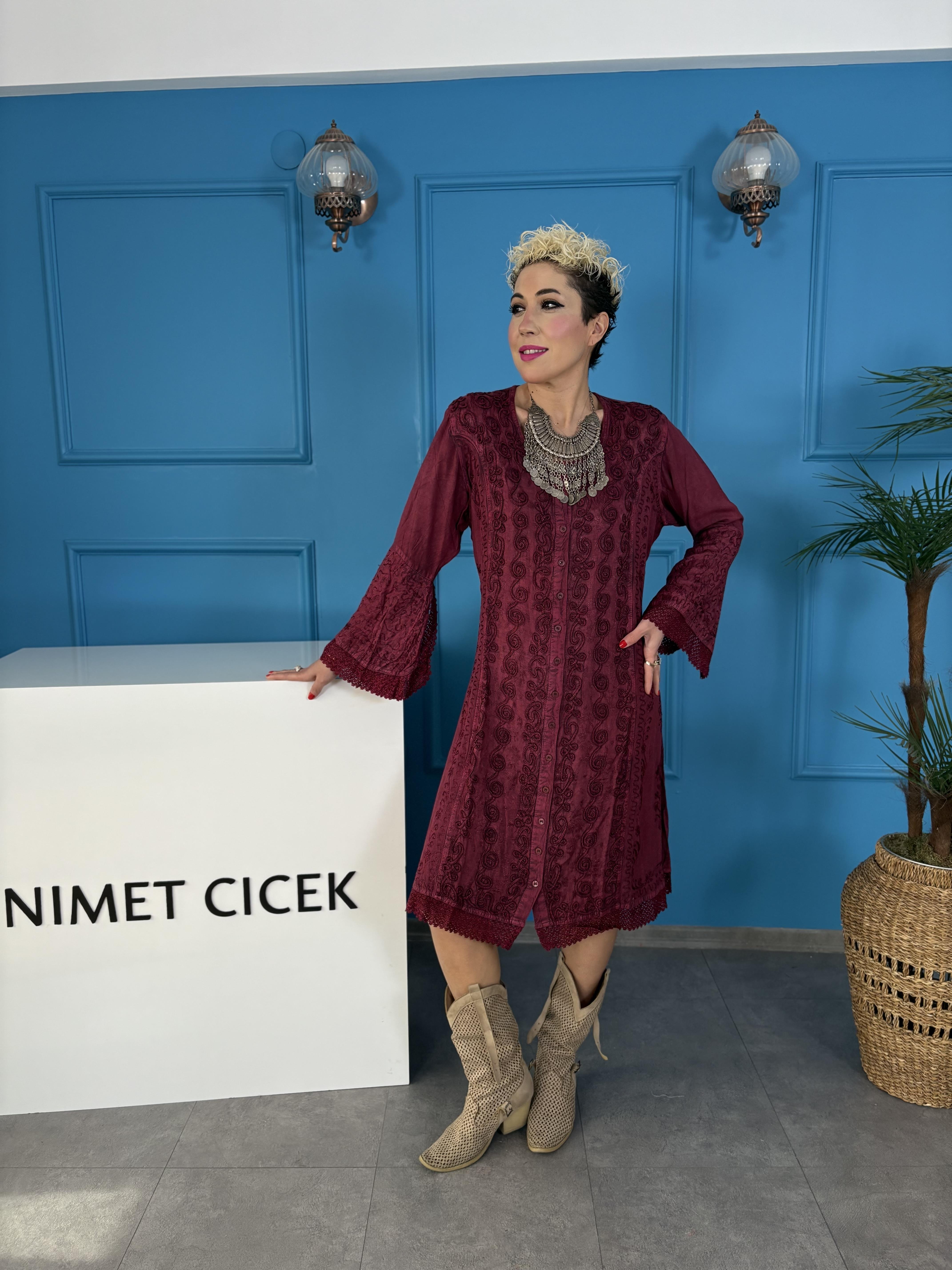 İşleme Detaylı Bordo Hint Elbisesi