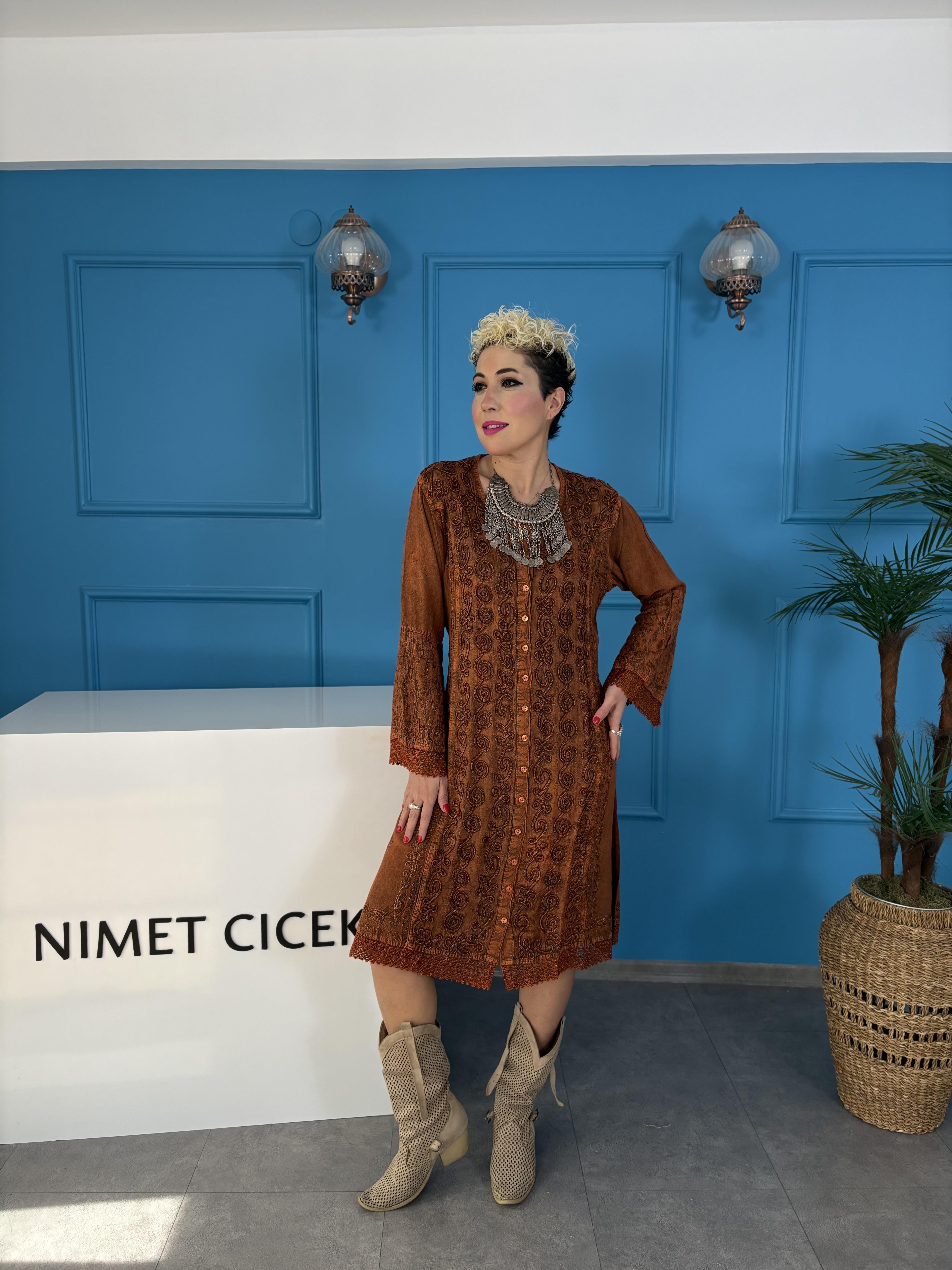 İşleme Detaylı Kahve Hint Elbisesi