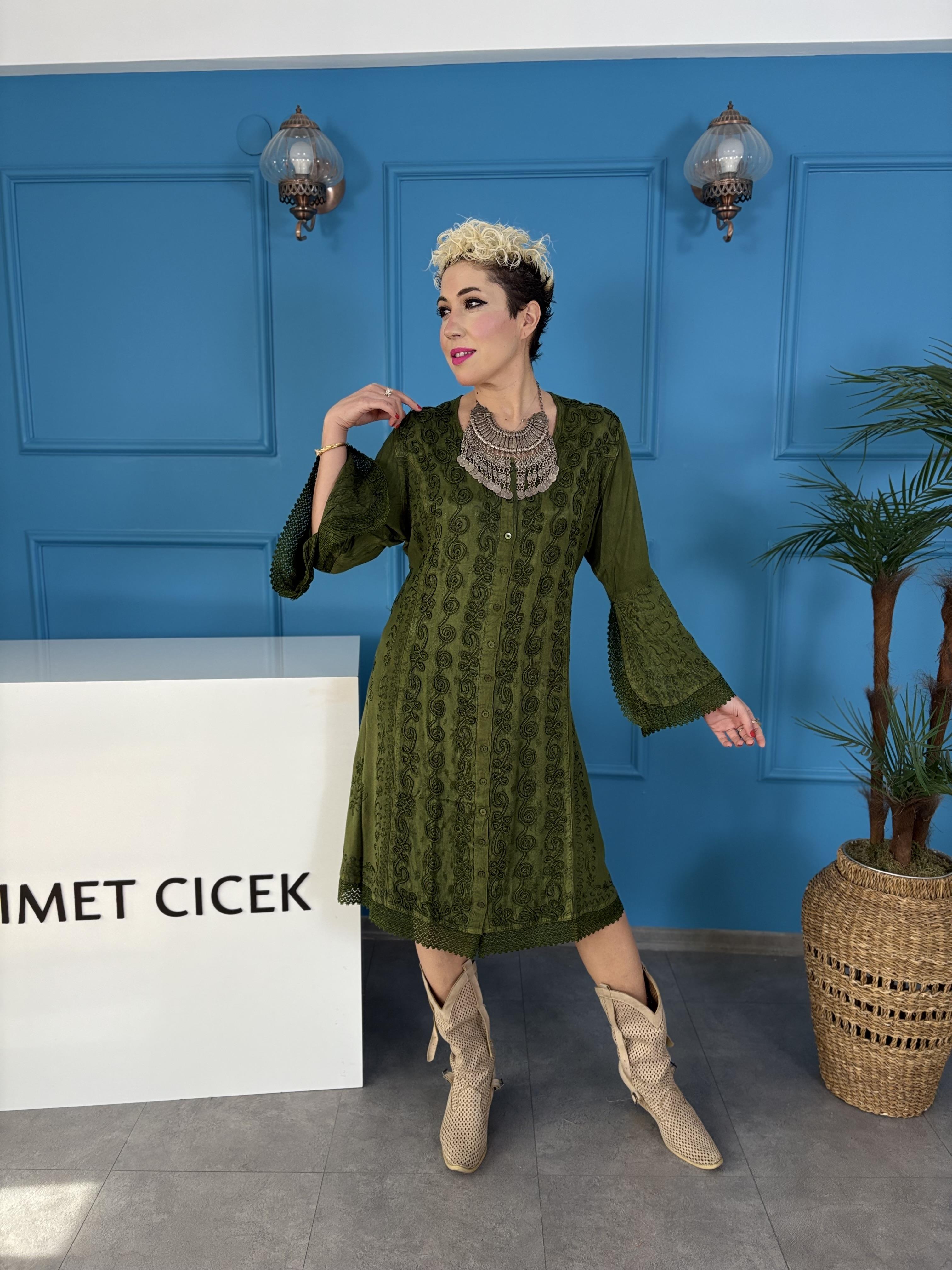 İşleme Detaylı Yeşil Hint Elbisesi