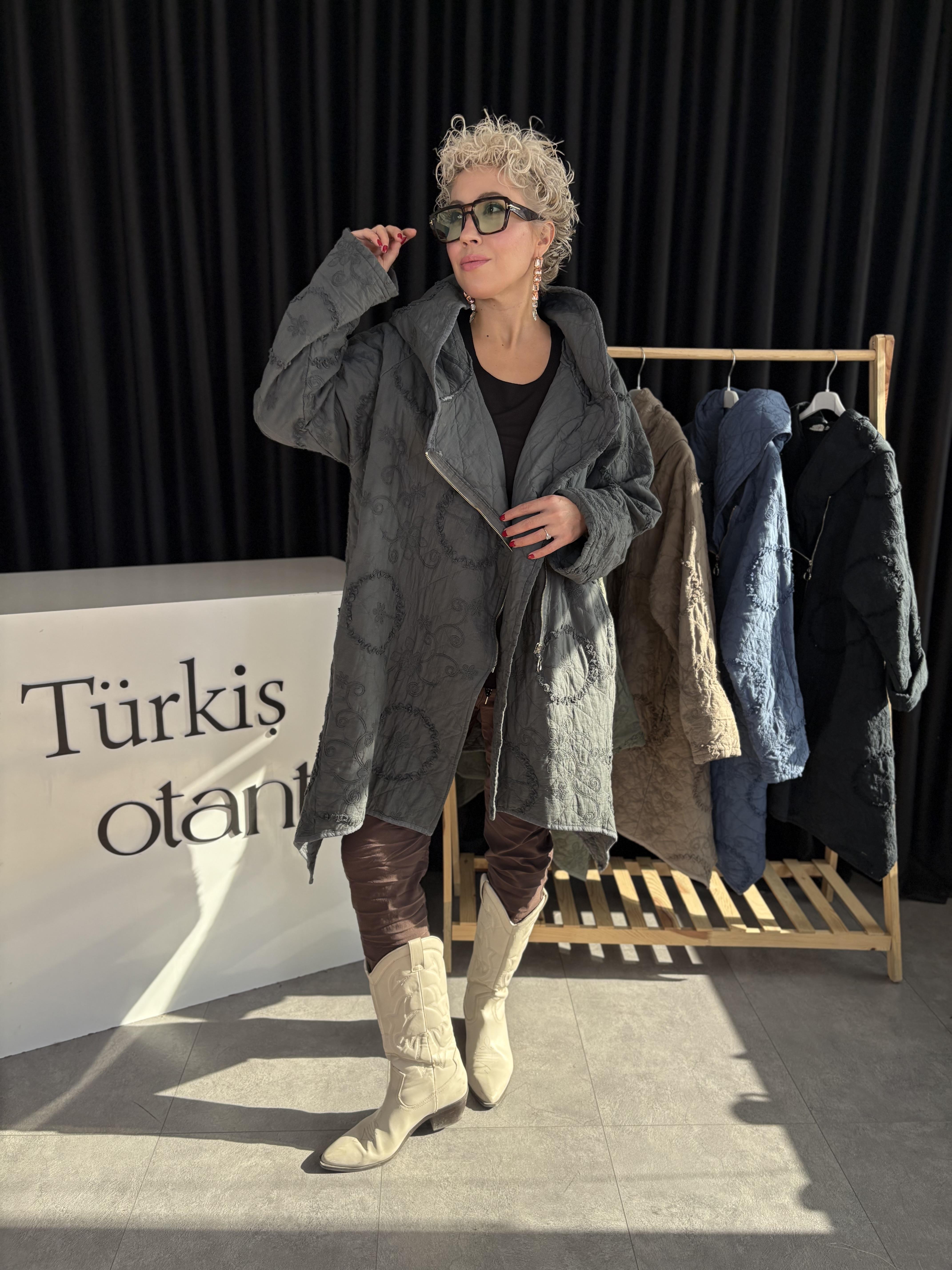 İtalyan Asimetrik Kesim Antrasit Kapitone Ceket