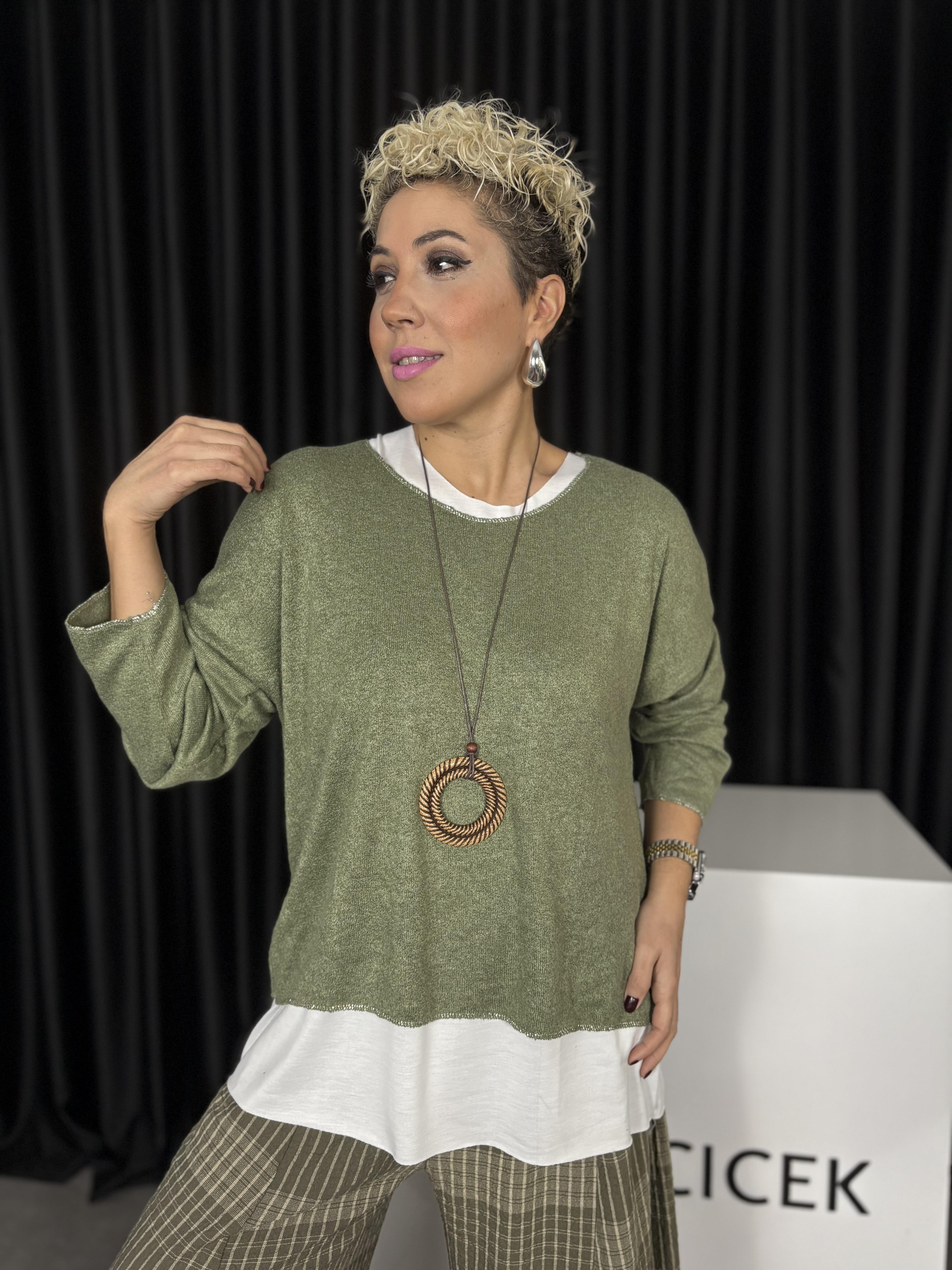 İtalyan Atletli ve Kolyeli Haki Triko Bluz