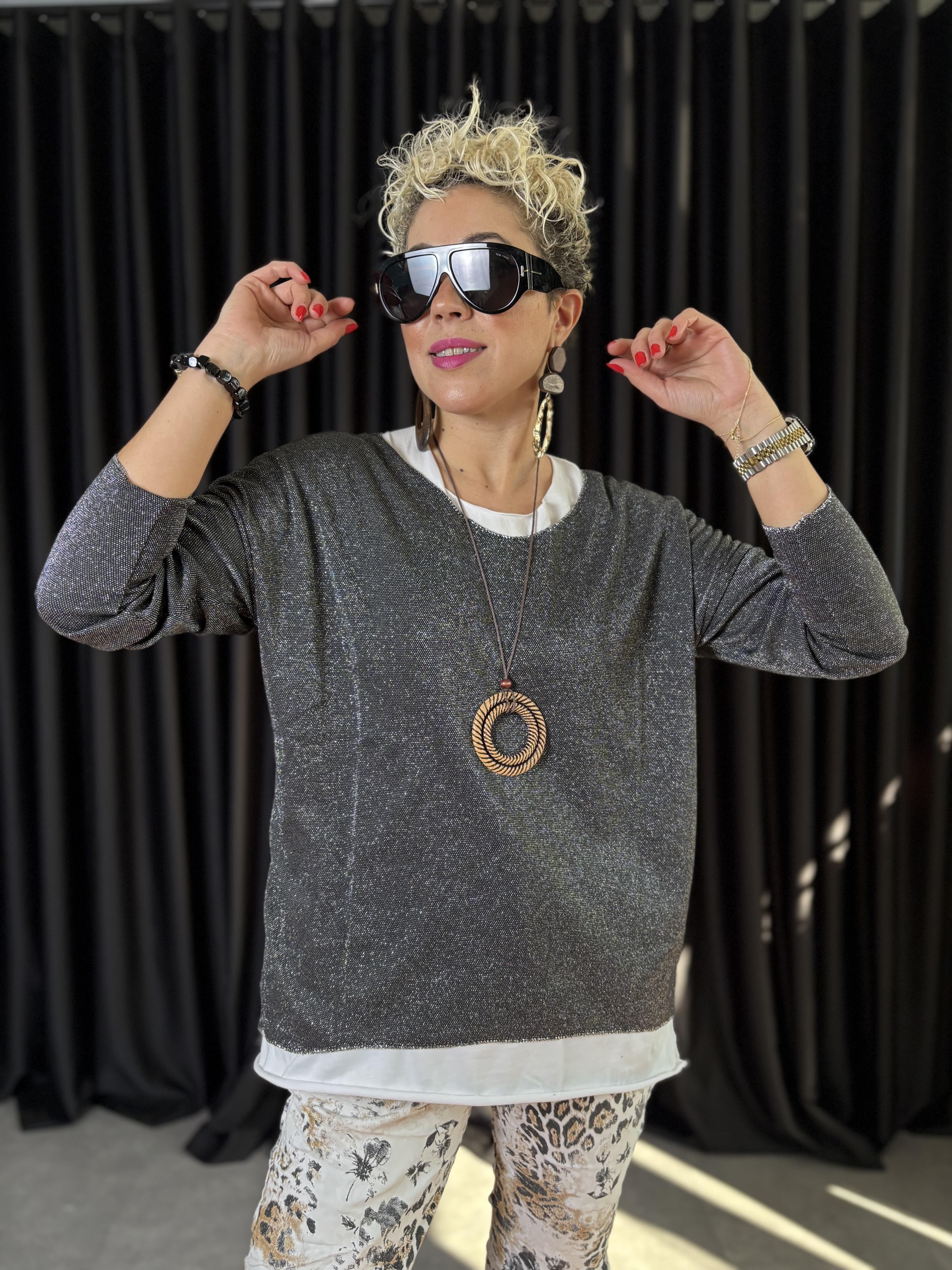 İtalyan Atletli ve Kolyeli Simli Antrasit Triko Bluz