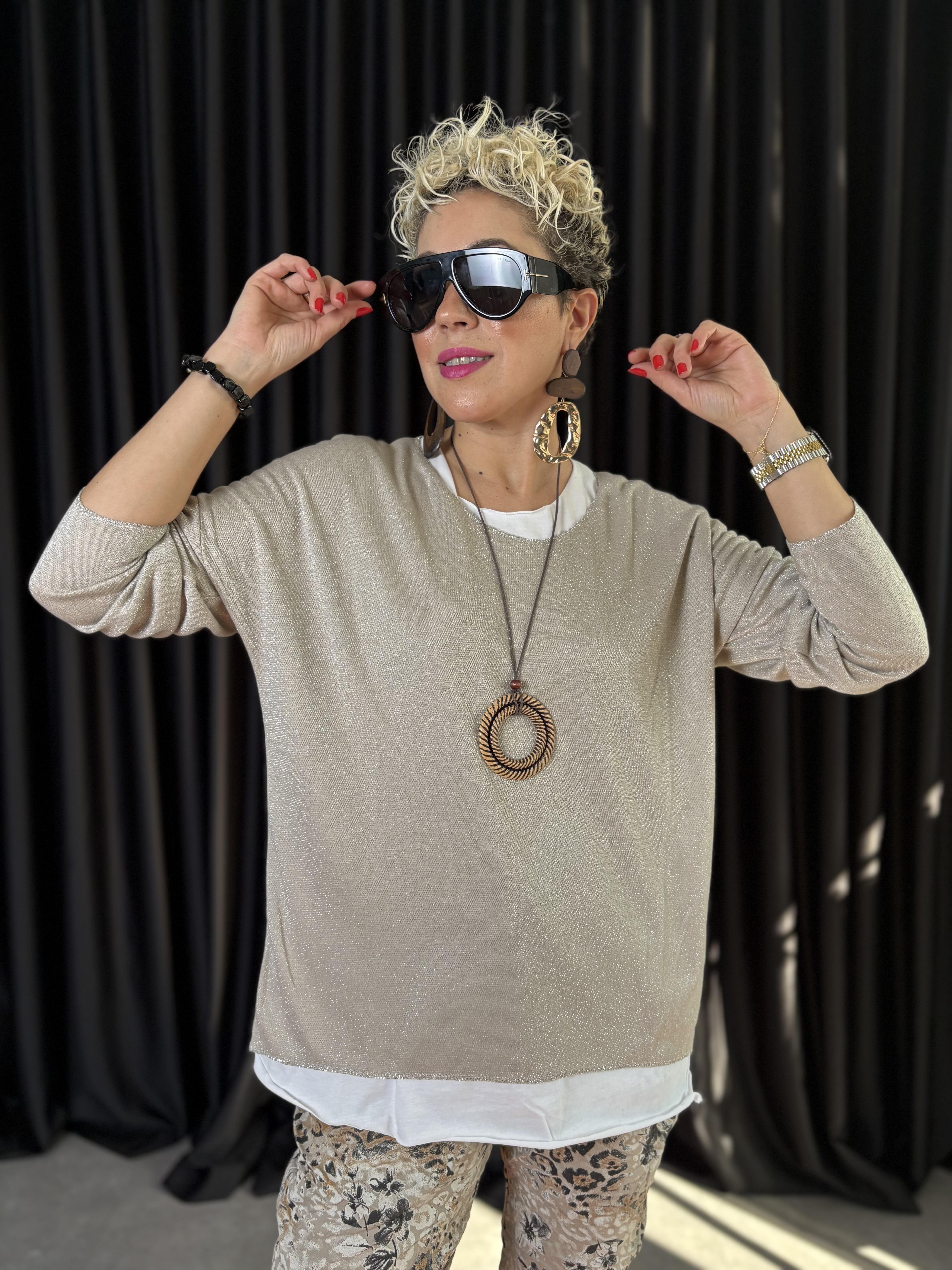 İtalyan Atletli ve Kolyeli Simli Gri Triko Bluz