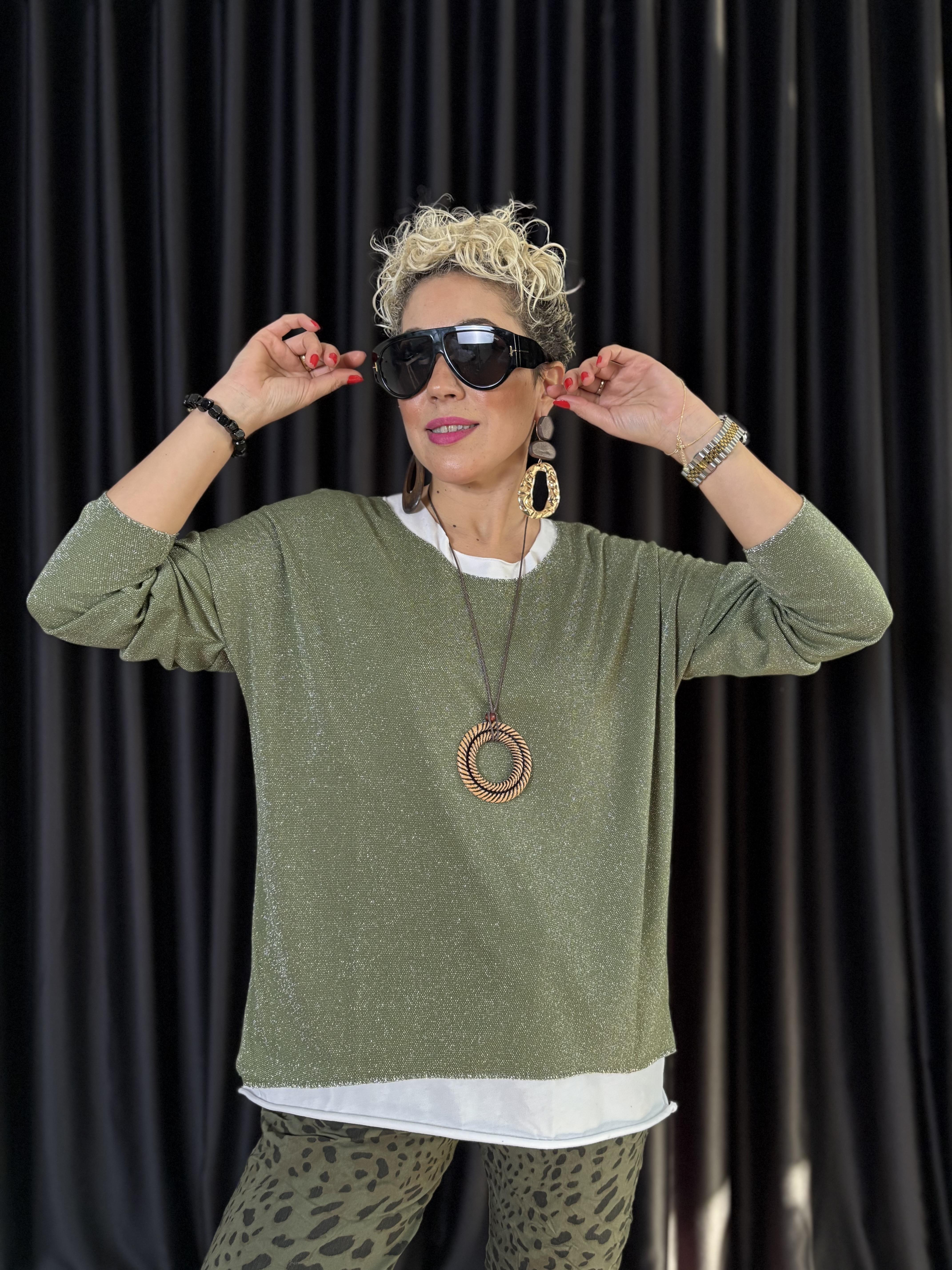 İtalyan Atletli ve Kolyeli Simli Haki Triko Bluz