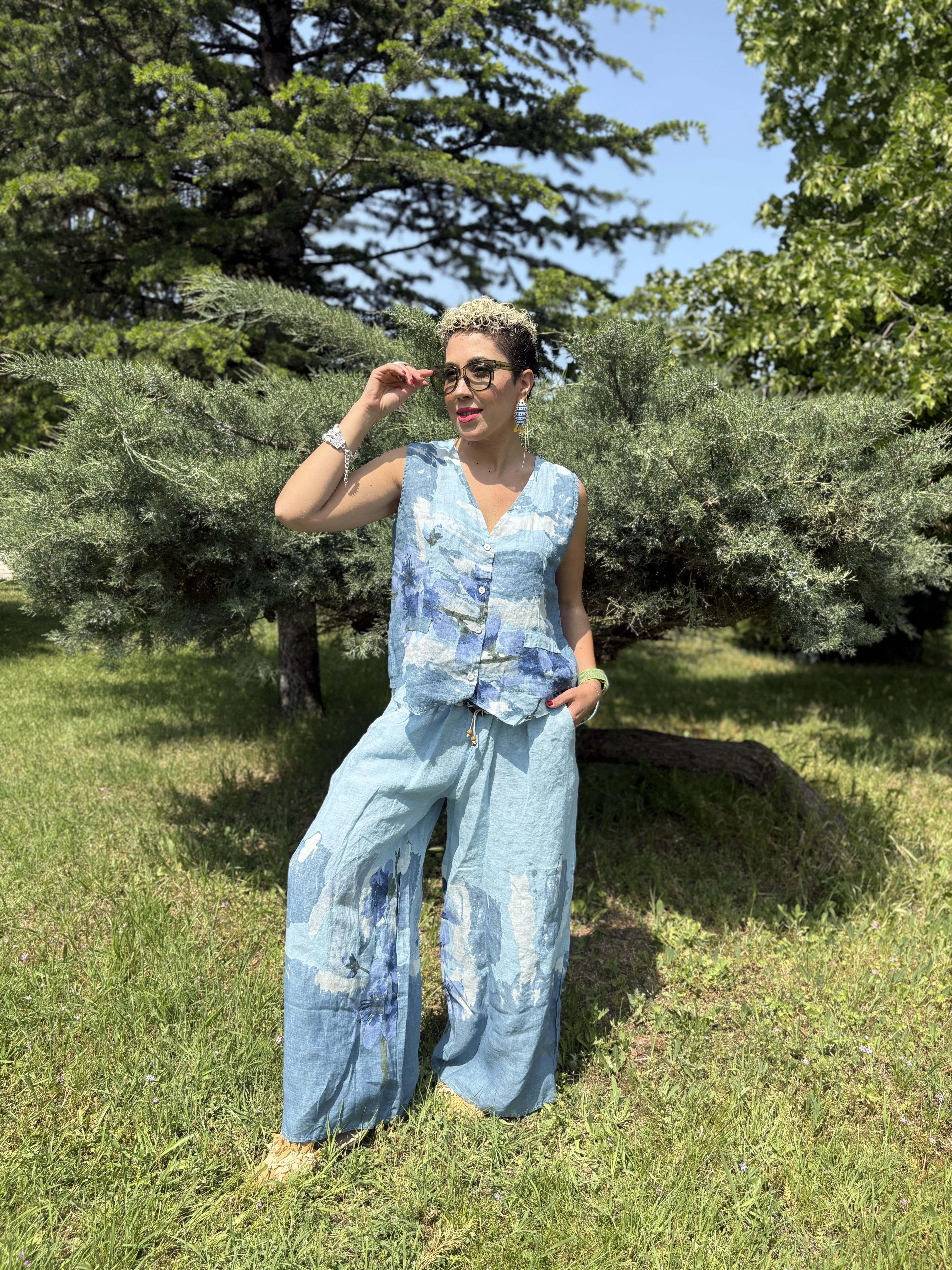 İtalyan Çiçek Desenli Ham Keten Mavi Yelekli Takım