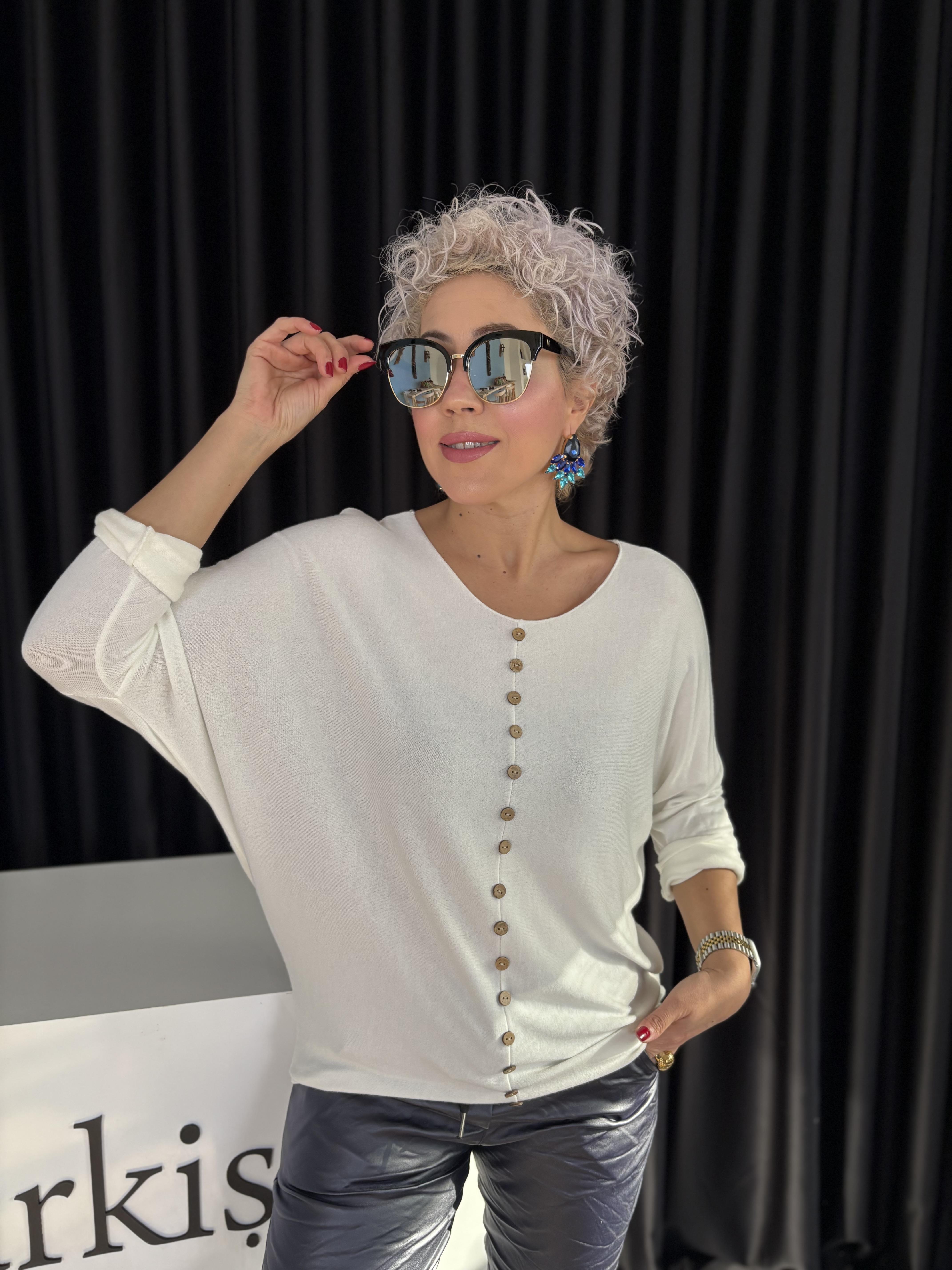 İtalyan Düğmeli Beyaz Triko Bluz