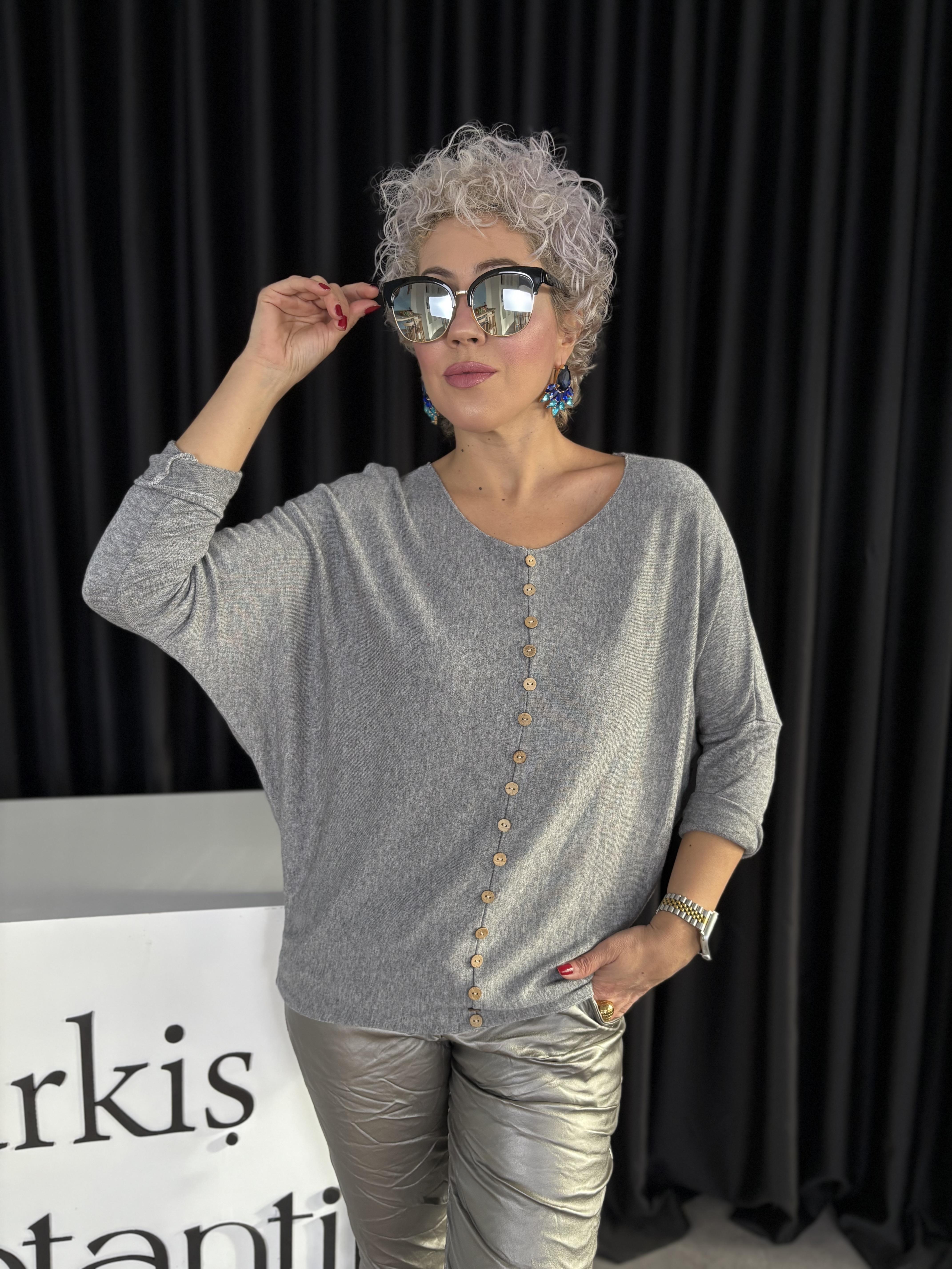 İtalyan Düğmeli Gri Triko Bluz