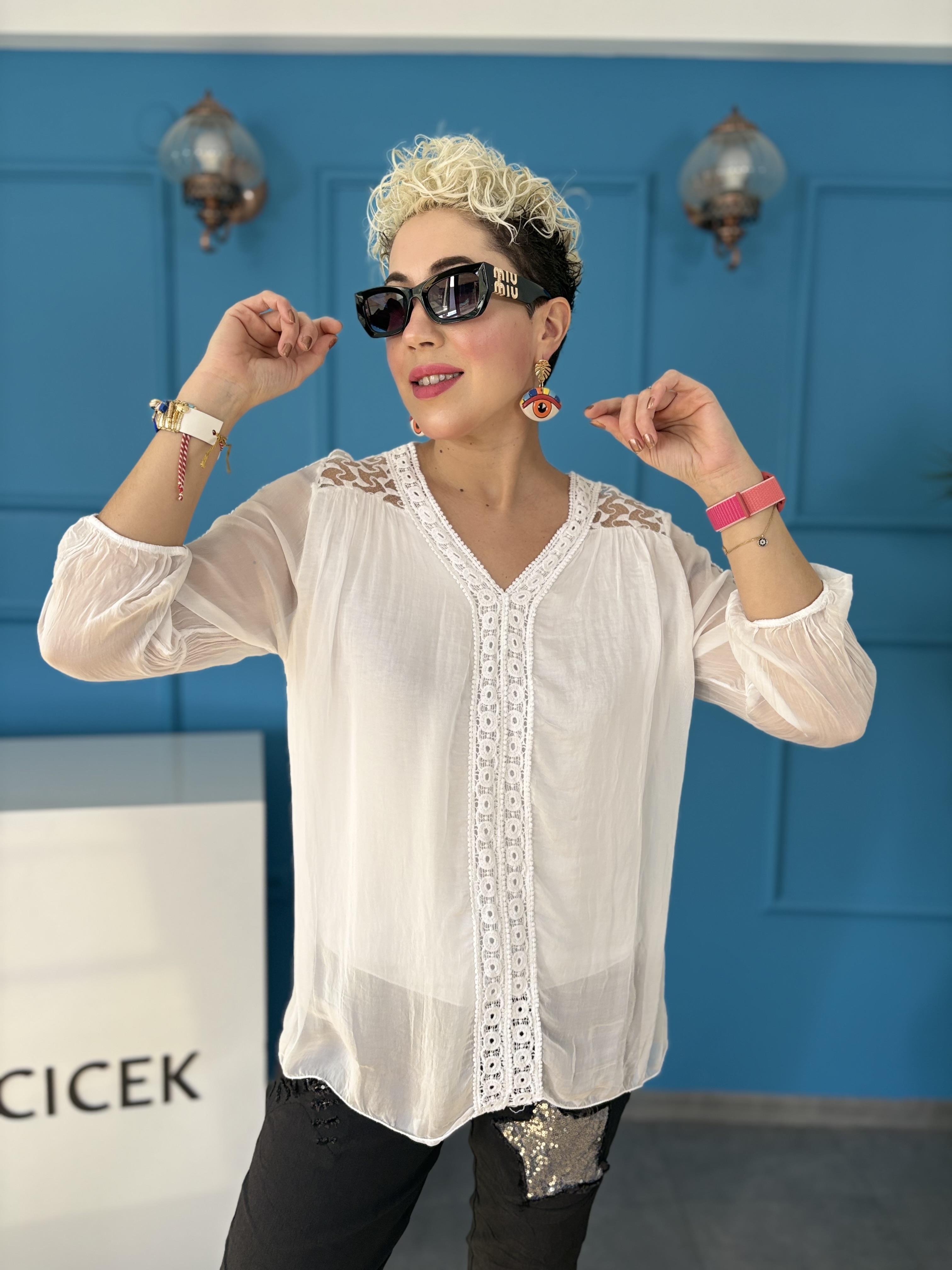 İtalyan Güpürlü Beyaz İpek Bluz