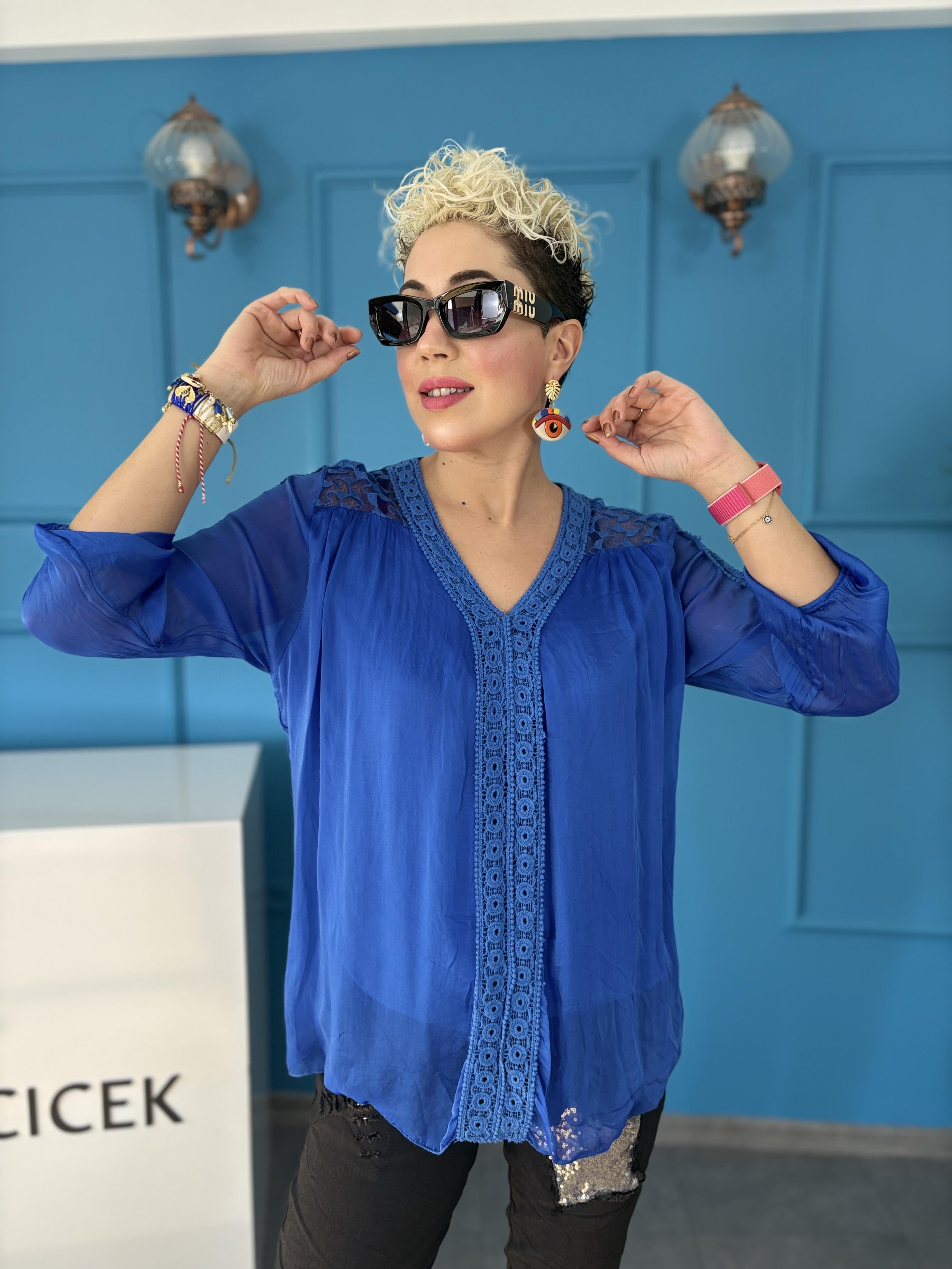 İtalyan Güpürlü Sax Mavi İpek Bluz