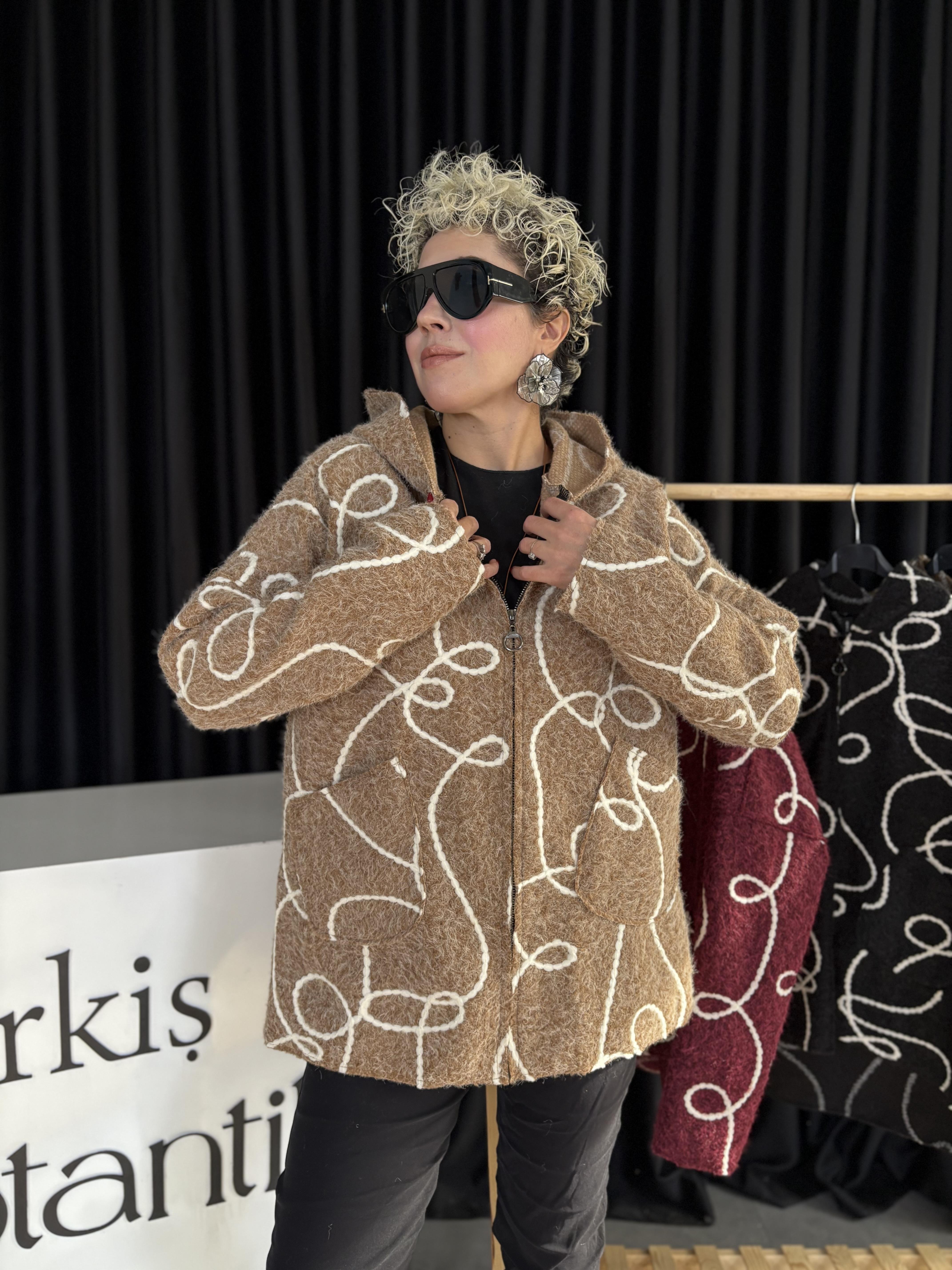 İtalyan Kapşonlu Camel Keçe Ceket