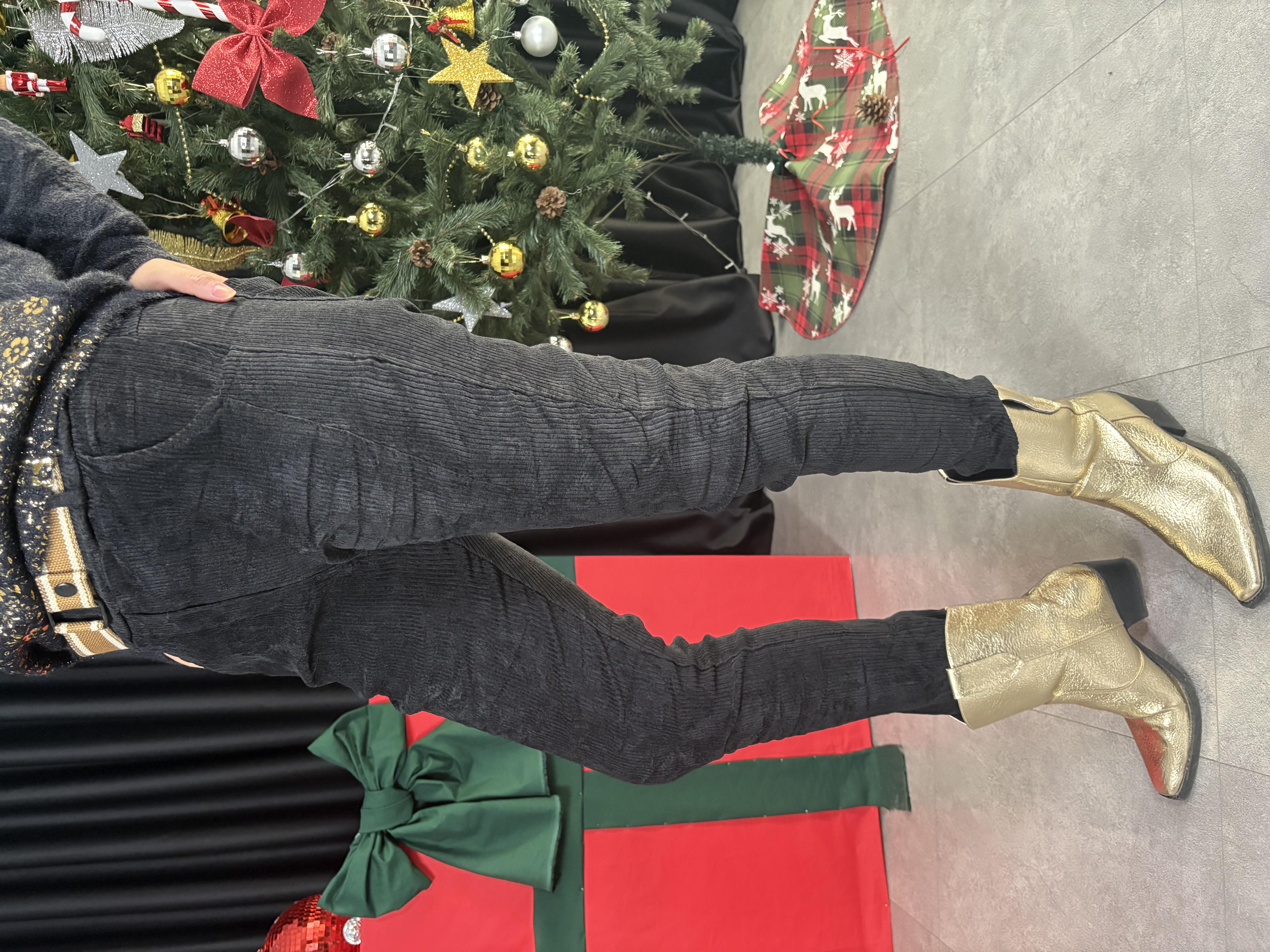 İtalyan Kemerli ve Kalın Fitilli Siyah Kadife Pantolon