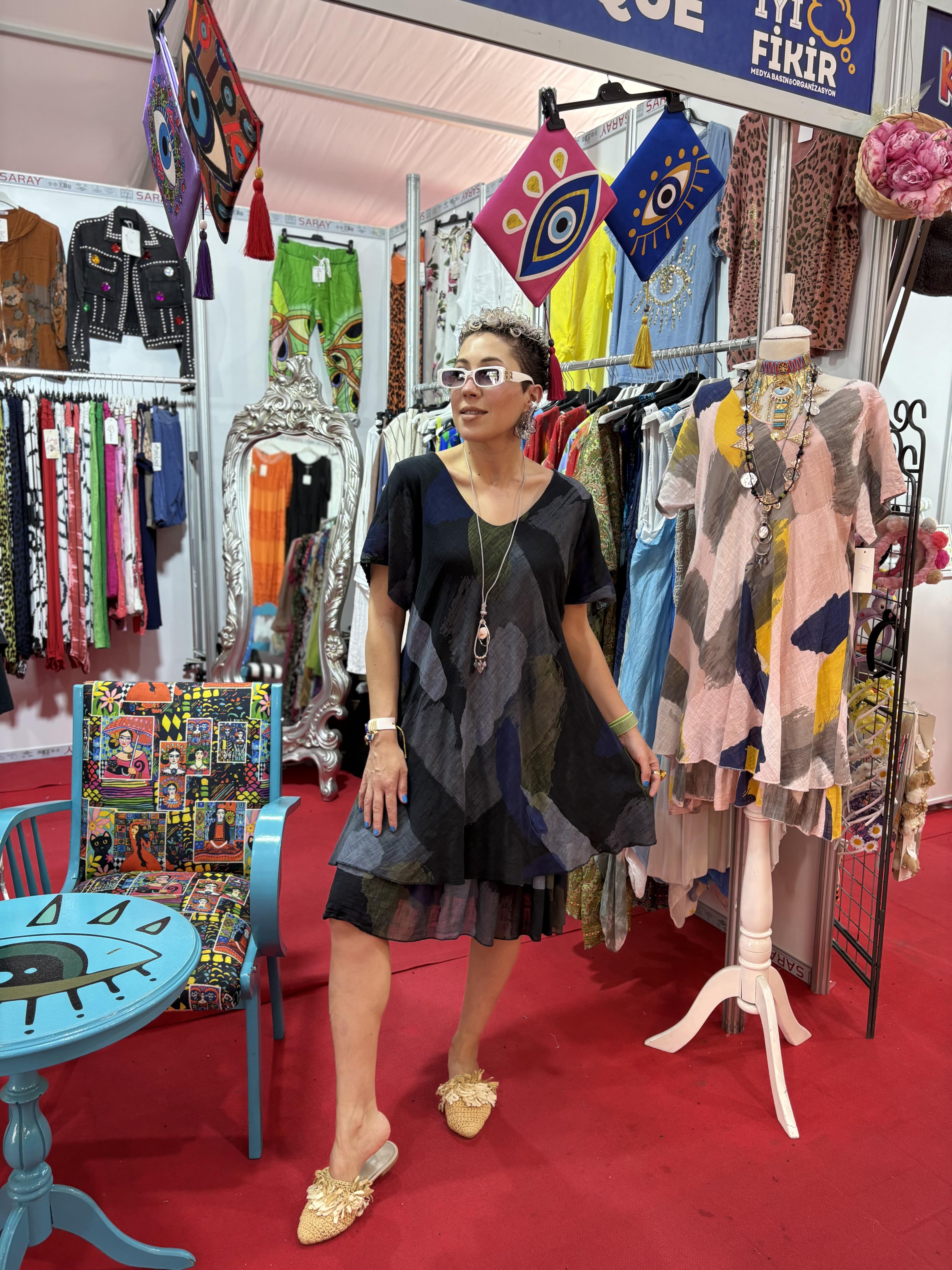 İtalyan Kolyeli Siyah Keten Elbise