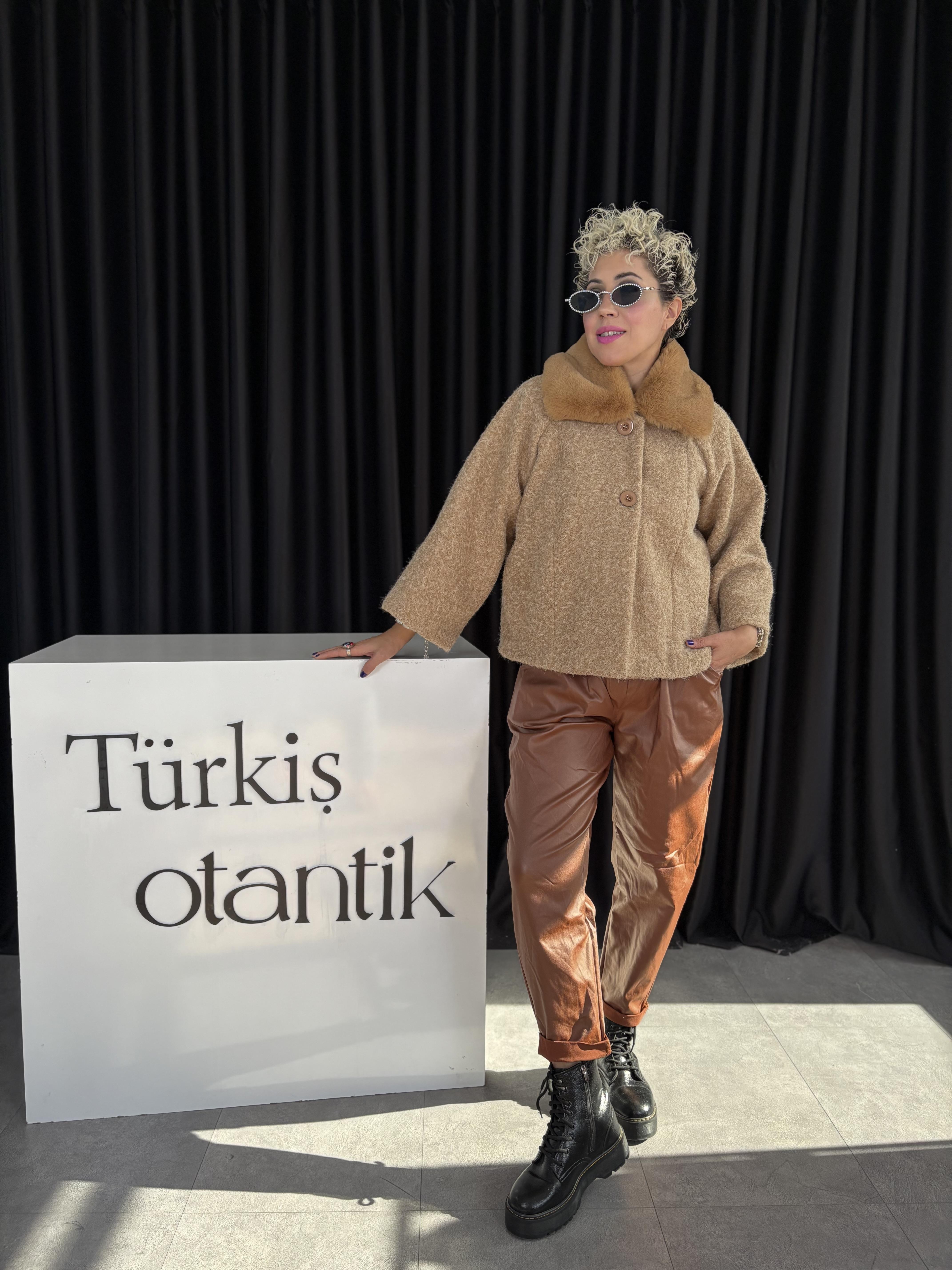 İtalyan Kürklü Kısa Camel Kaşe Kaban