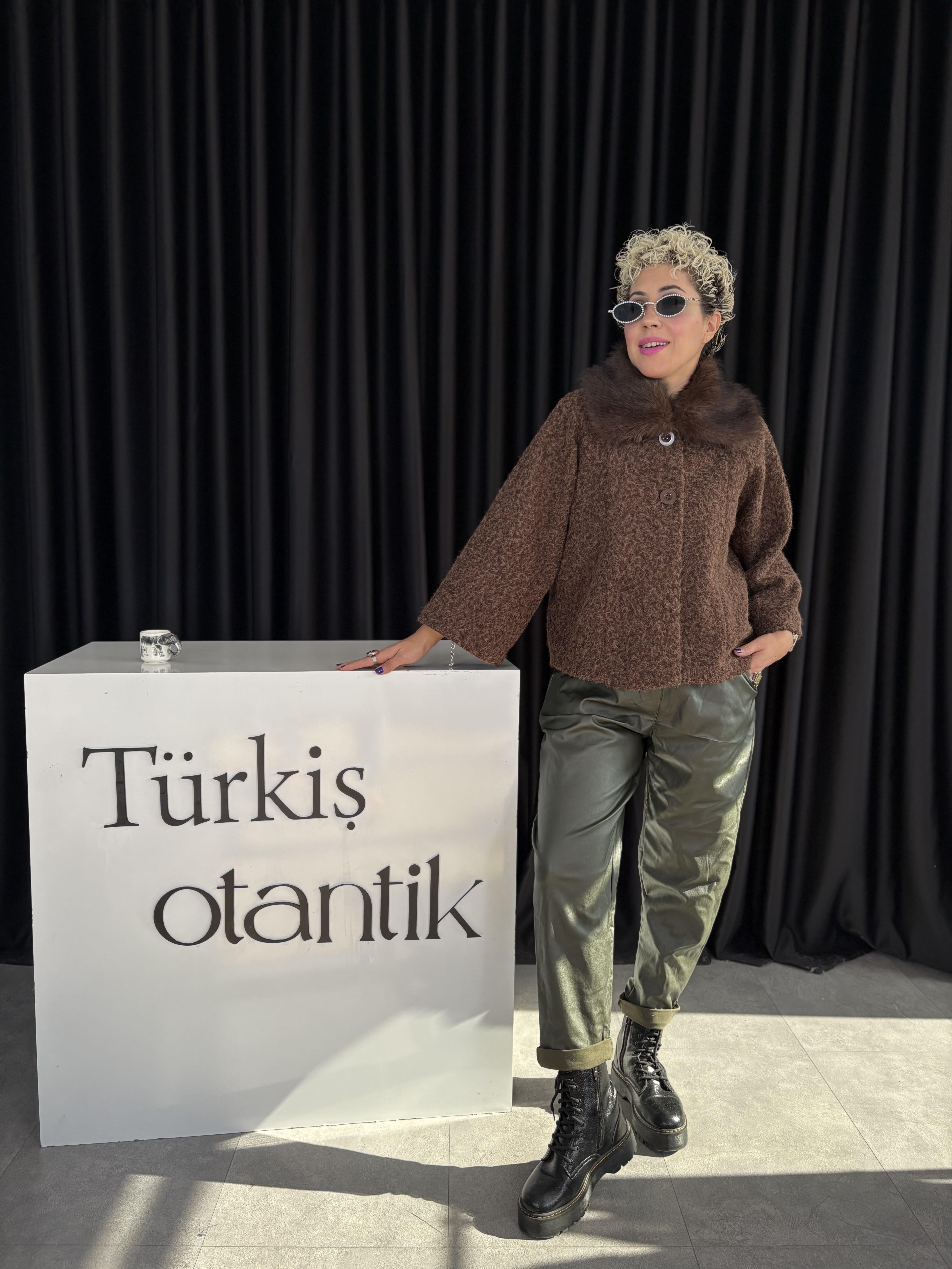 İtalyan Kürklü Kısa Kahve Kaşe Kaban