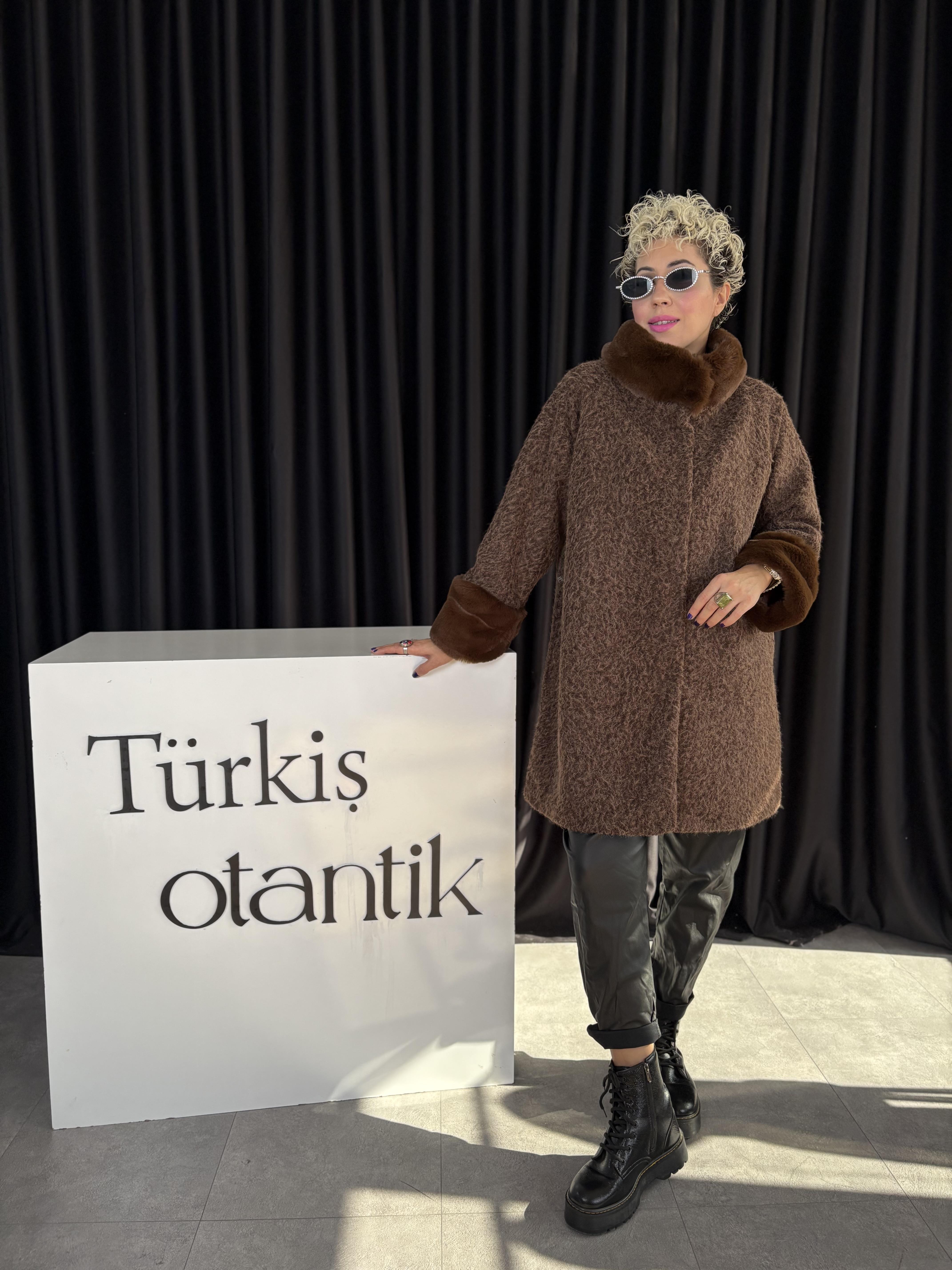 İtalyan Kürklü Uzun Camel Kaşe Kaban